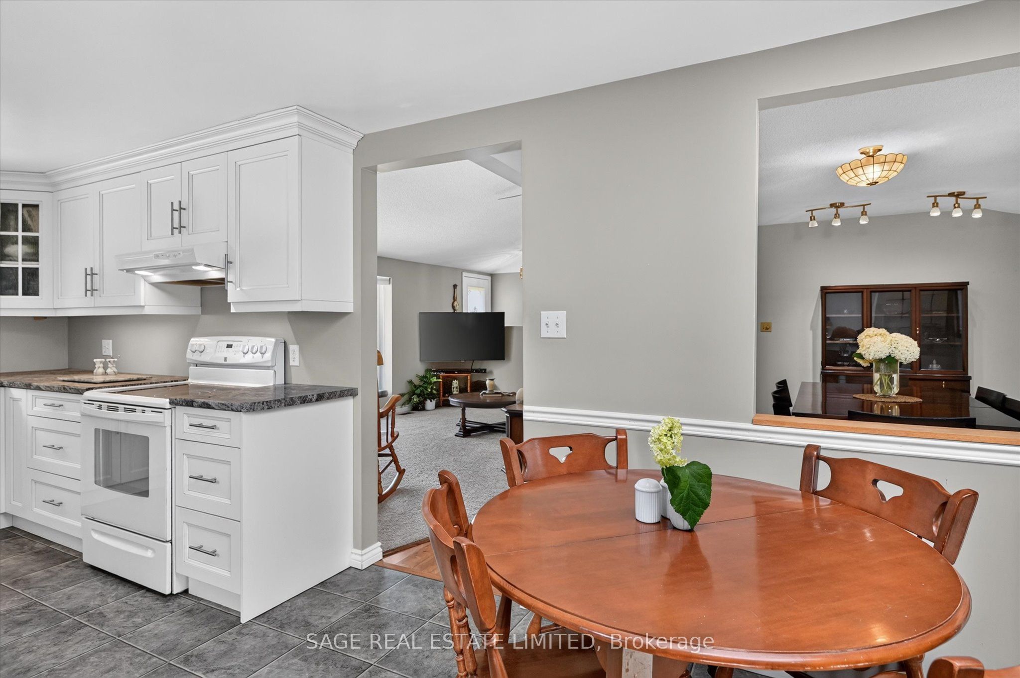 39 Riverside Drive Property Photo 12