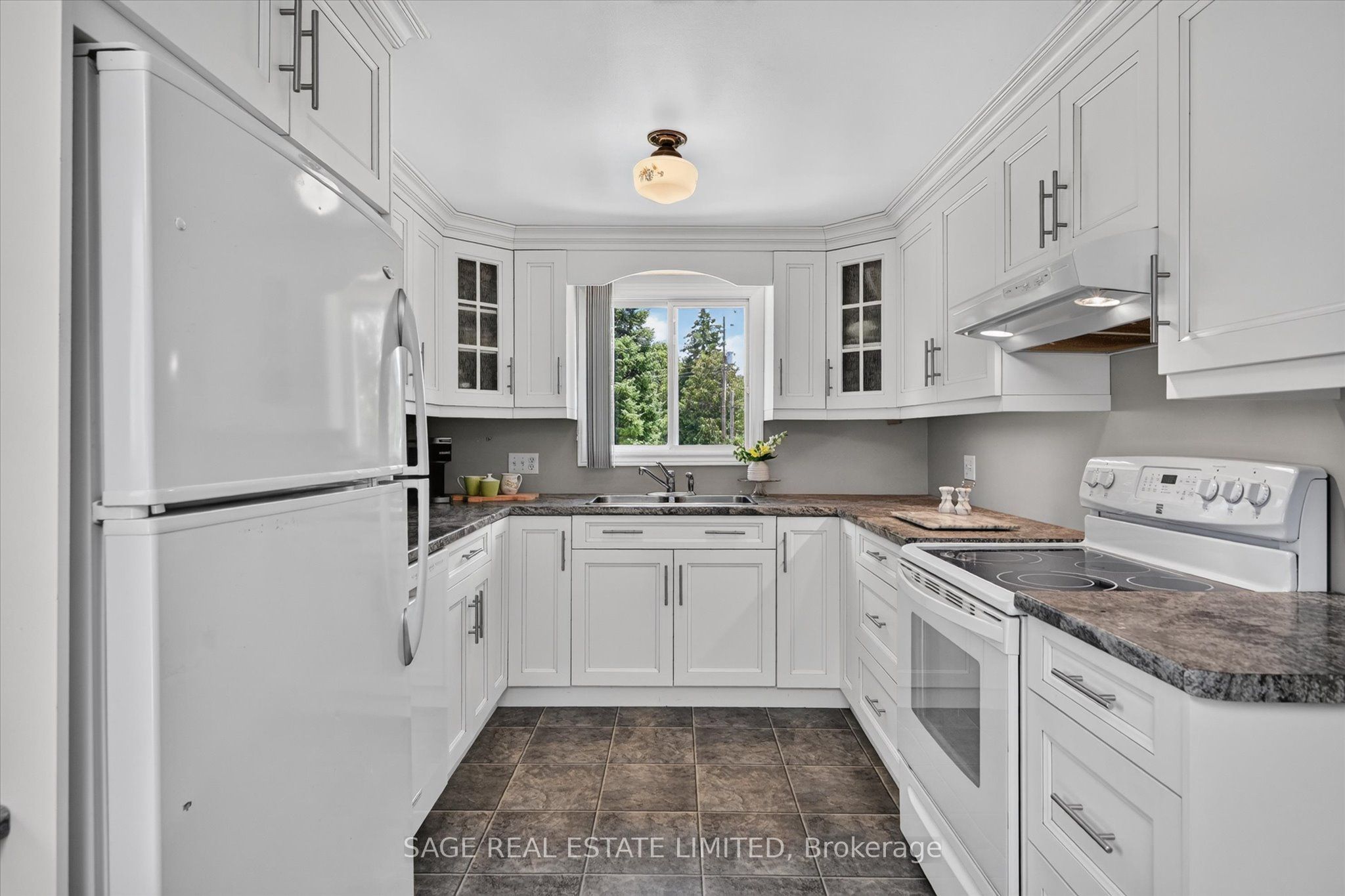 39 Riverside Drive Property Photo 13