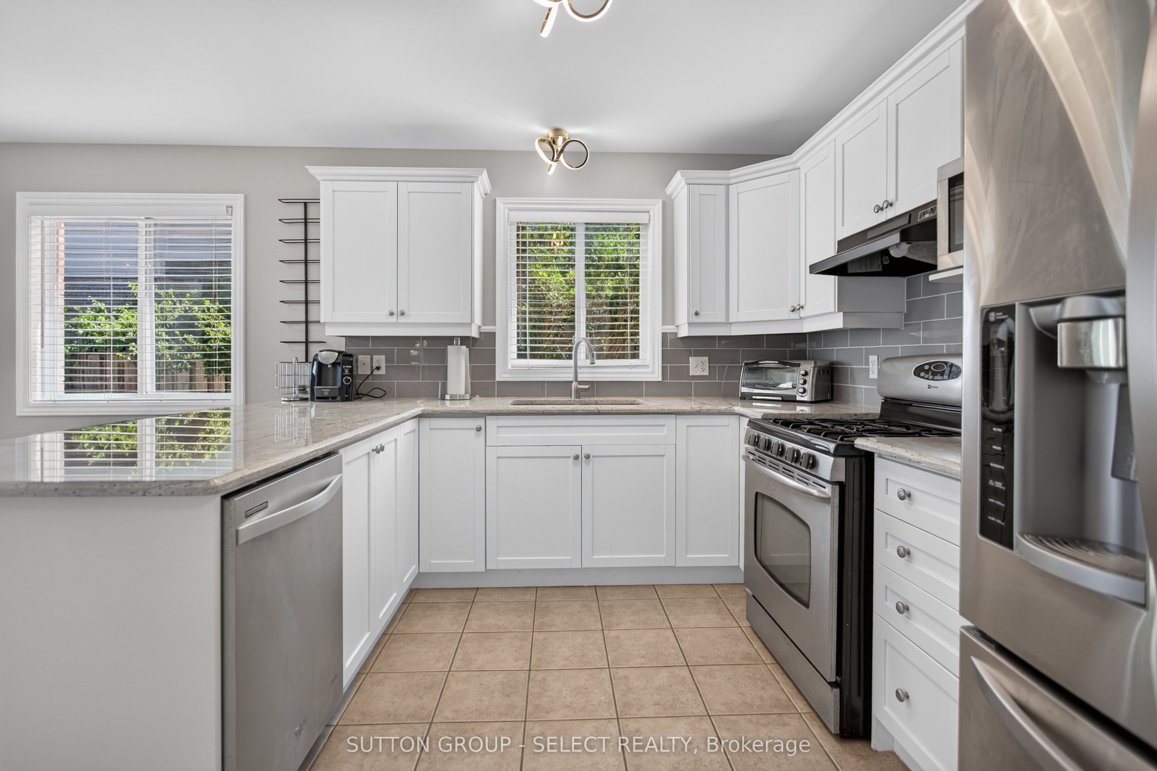 1647 Bayswater Crescent Property Photo 8