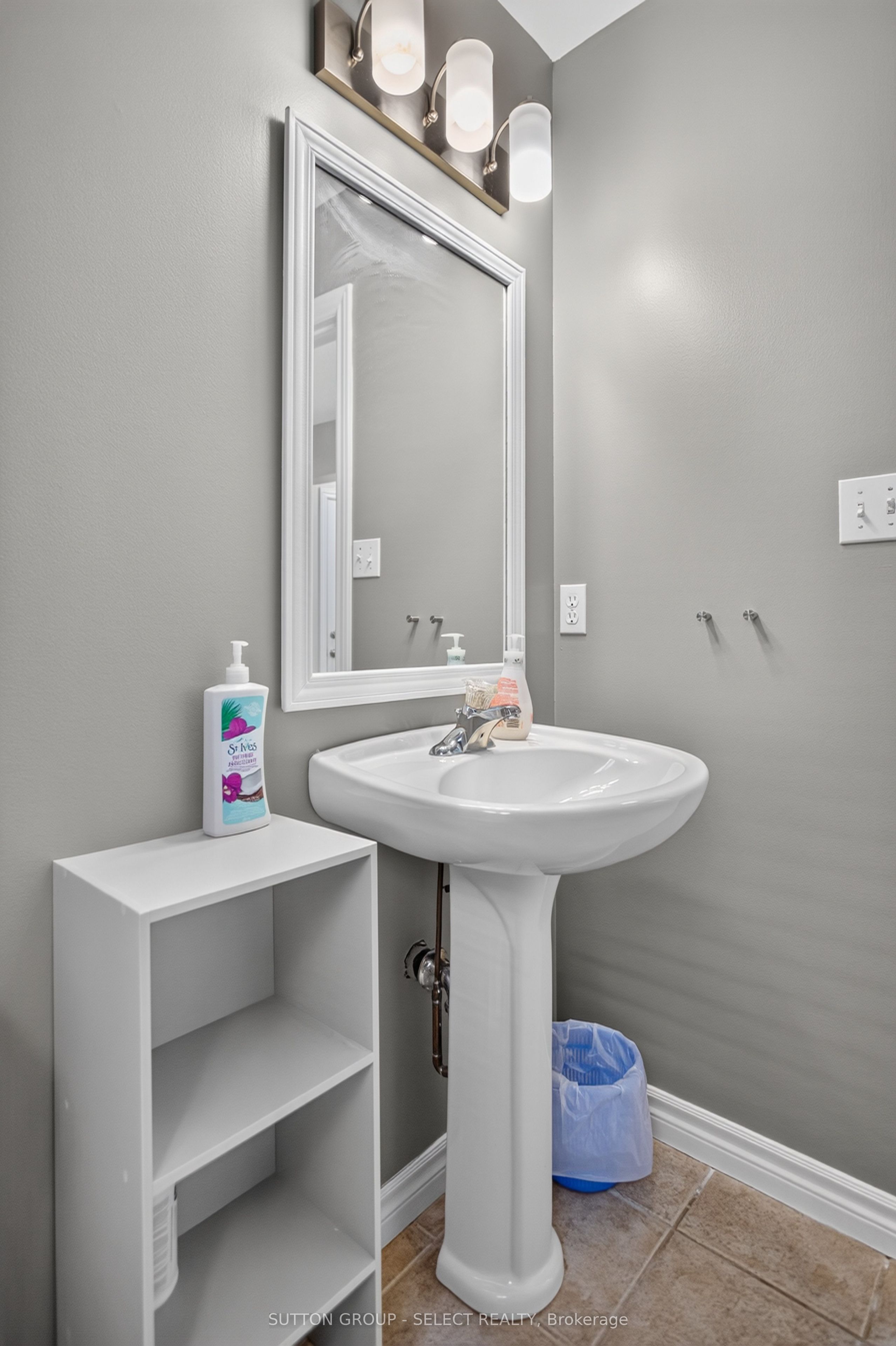 1647 Bayswater Crescent Property Photo 14
