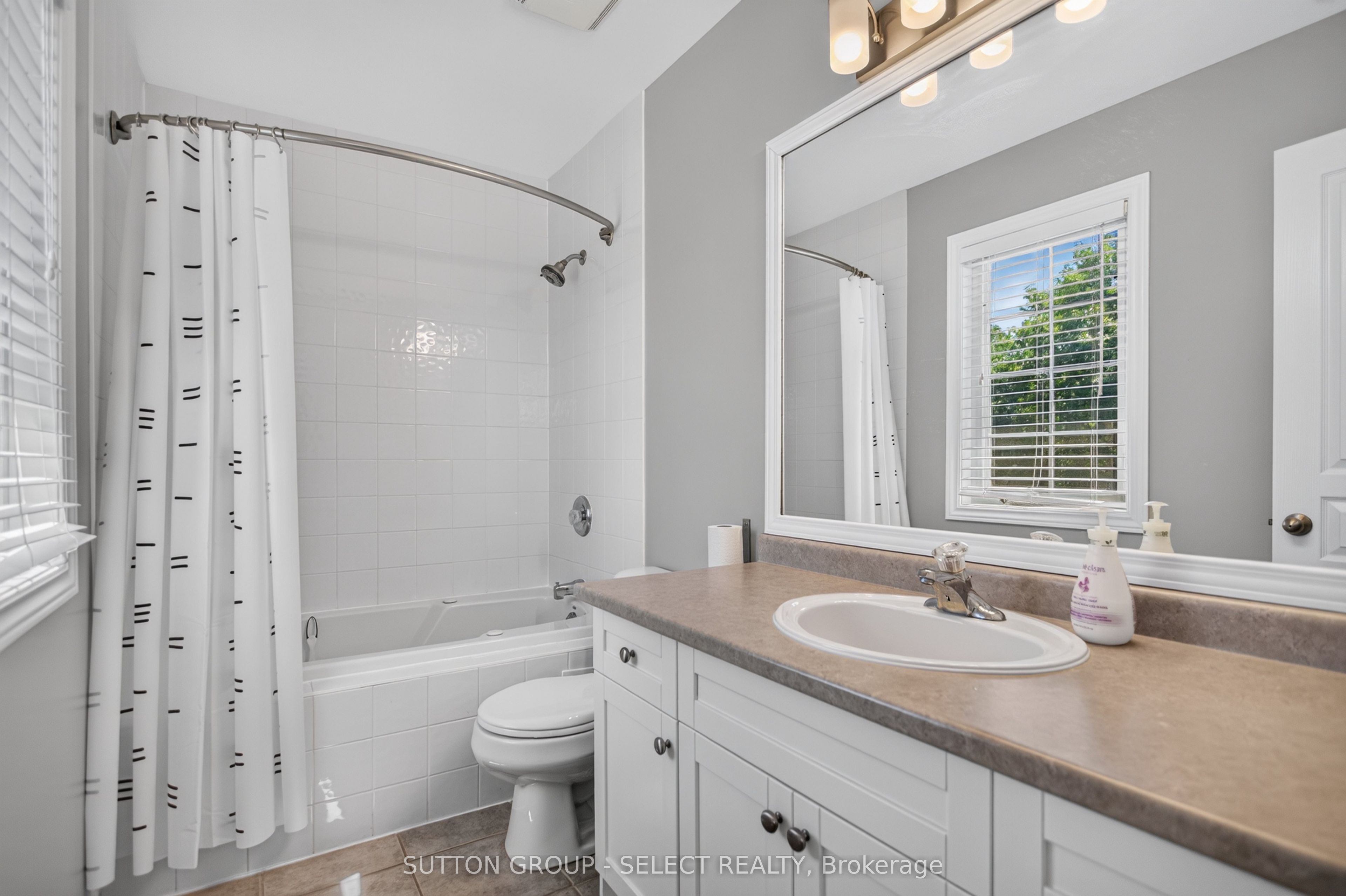1647 Bayswater Crescent Property Photo 20
