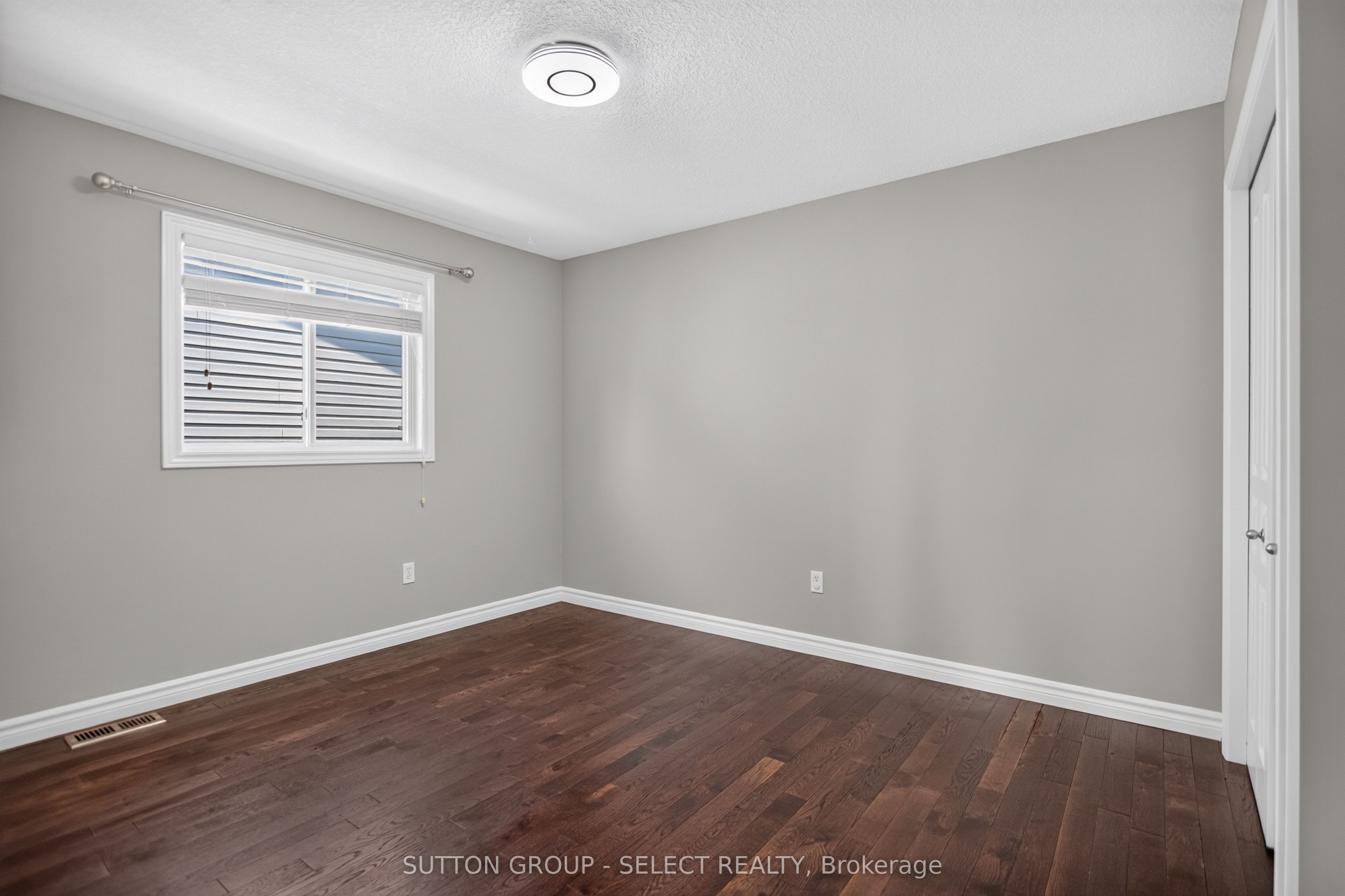 1647 Bayswater Crescent Property Photo 23