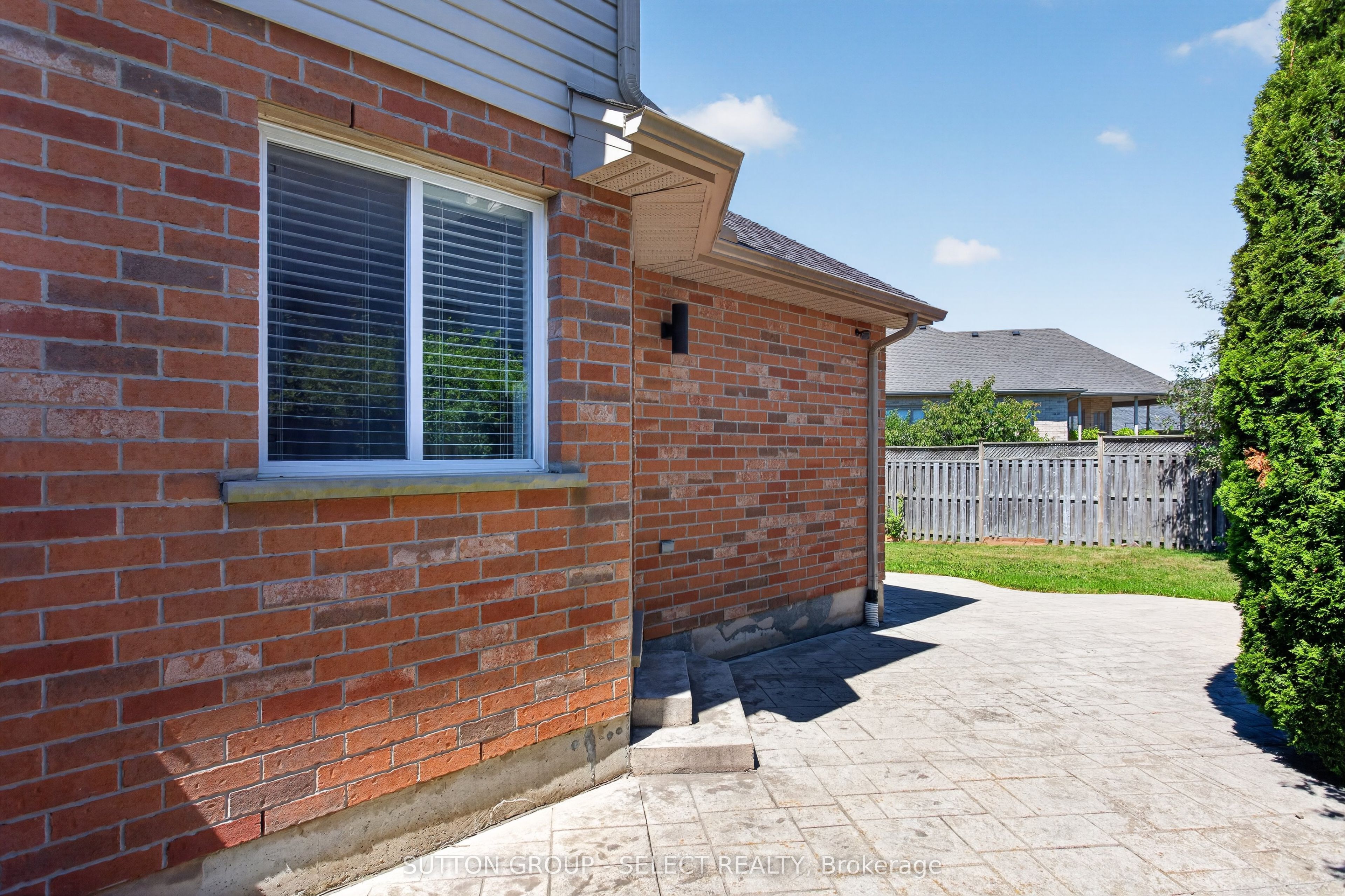 1647 Bayswater Crescent Property Photo 29