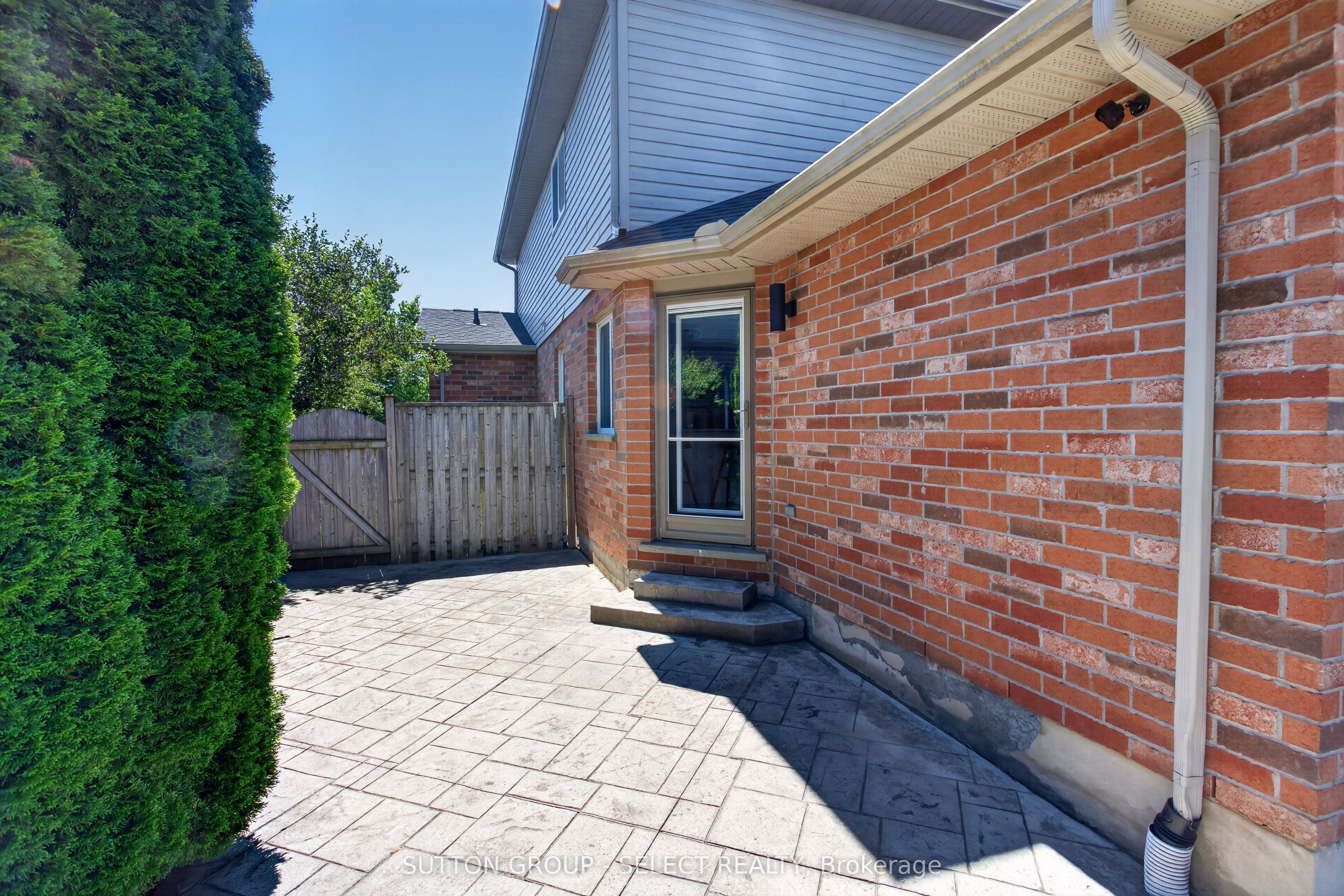 1647 Bayswater Crescent Property Photo 30