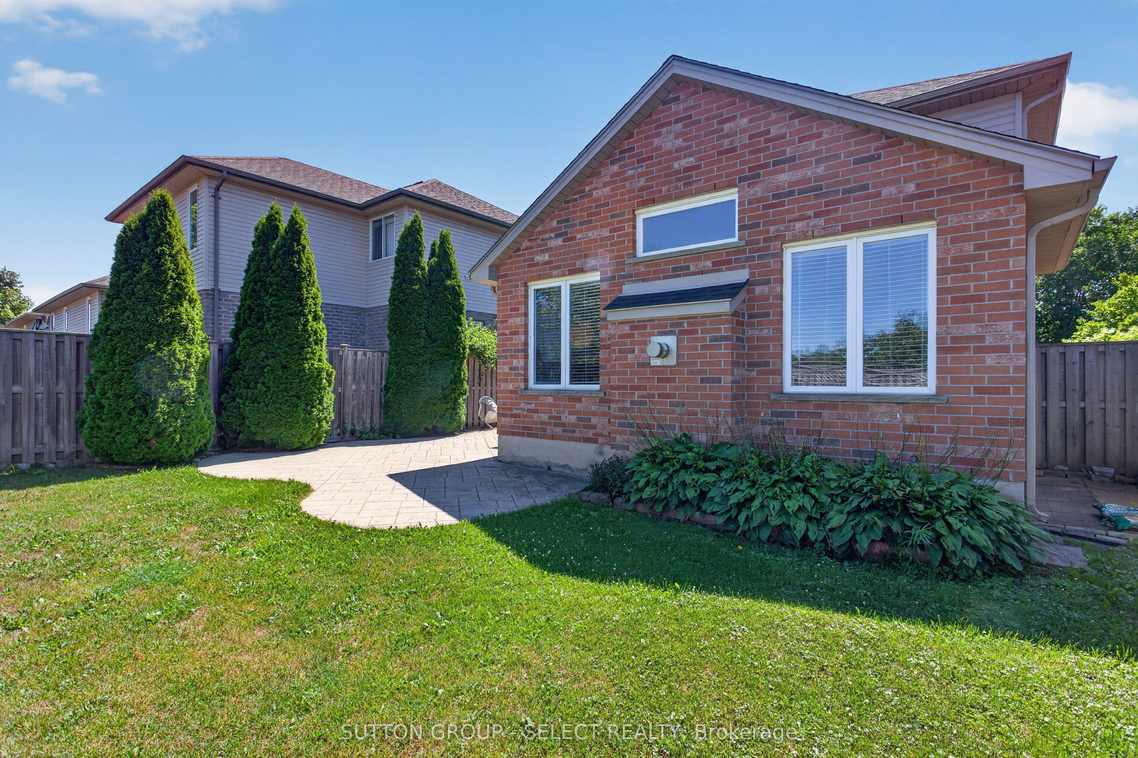 1647 Bayswater Crescent Property Photo 32
