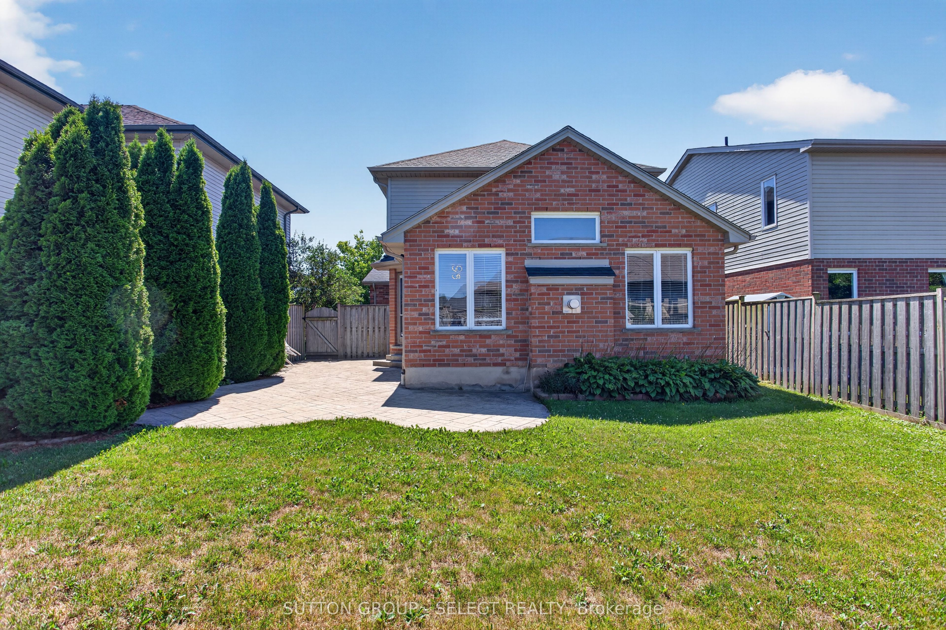 1647 Bayswater Crescent Property Photo 33