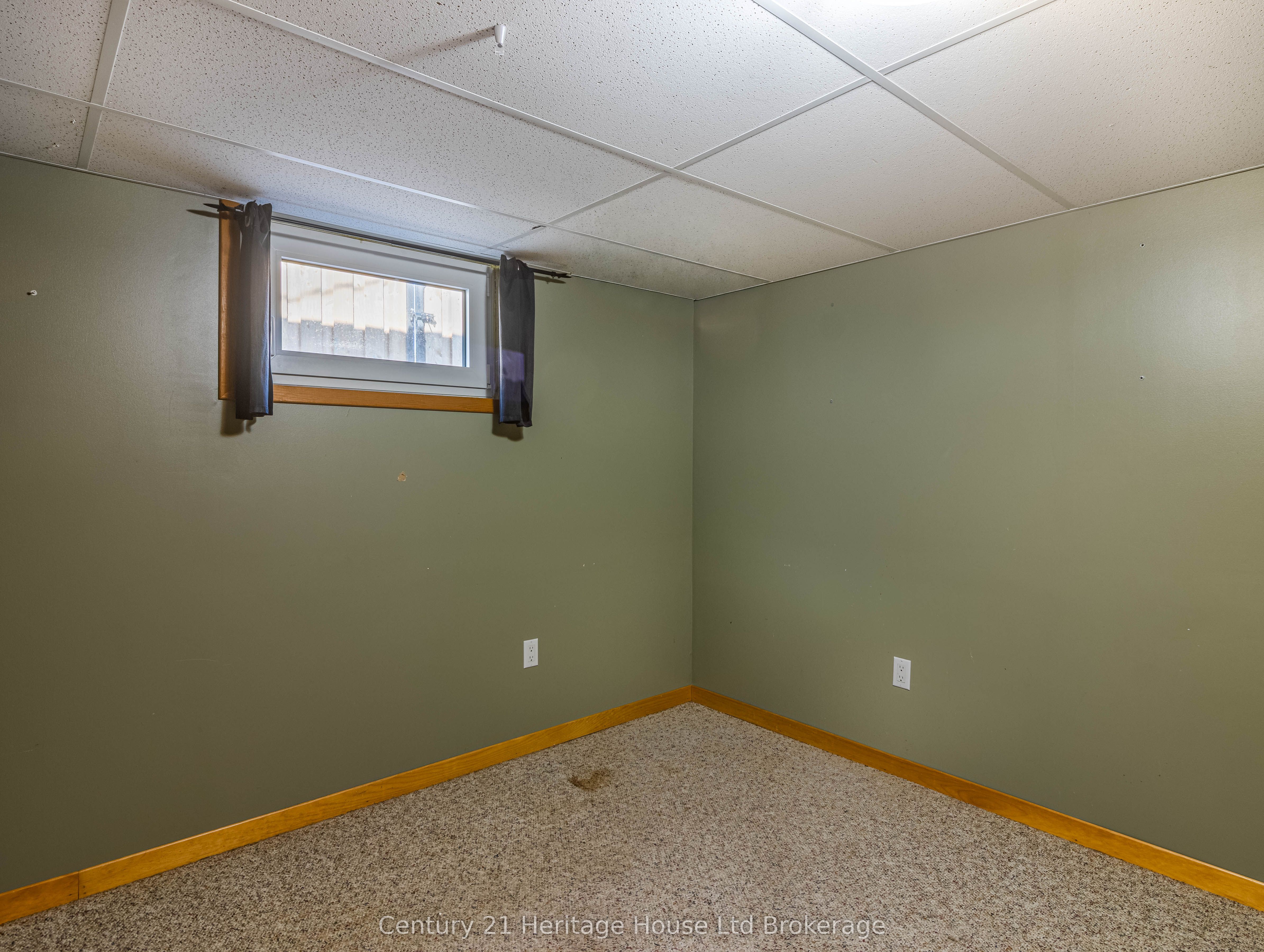 153 Springbank Avenue N Property Photo 26