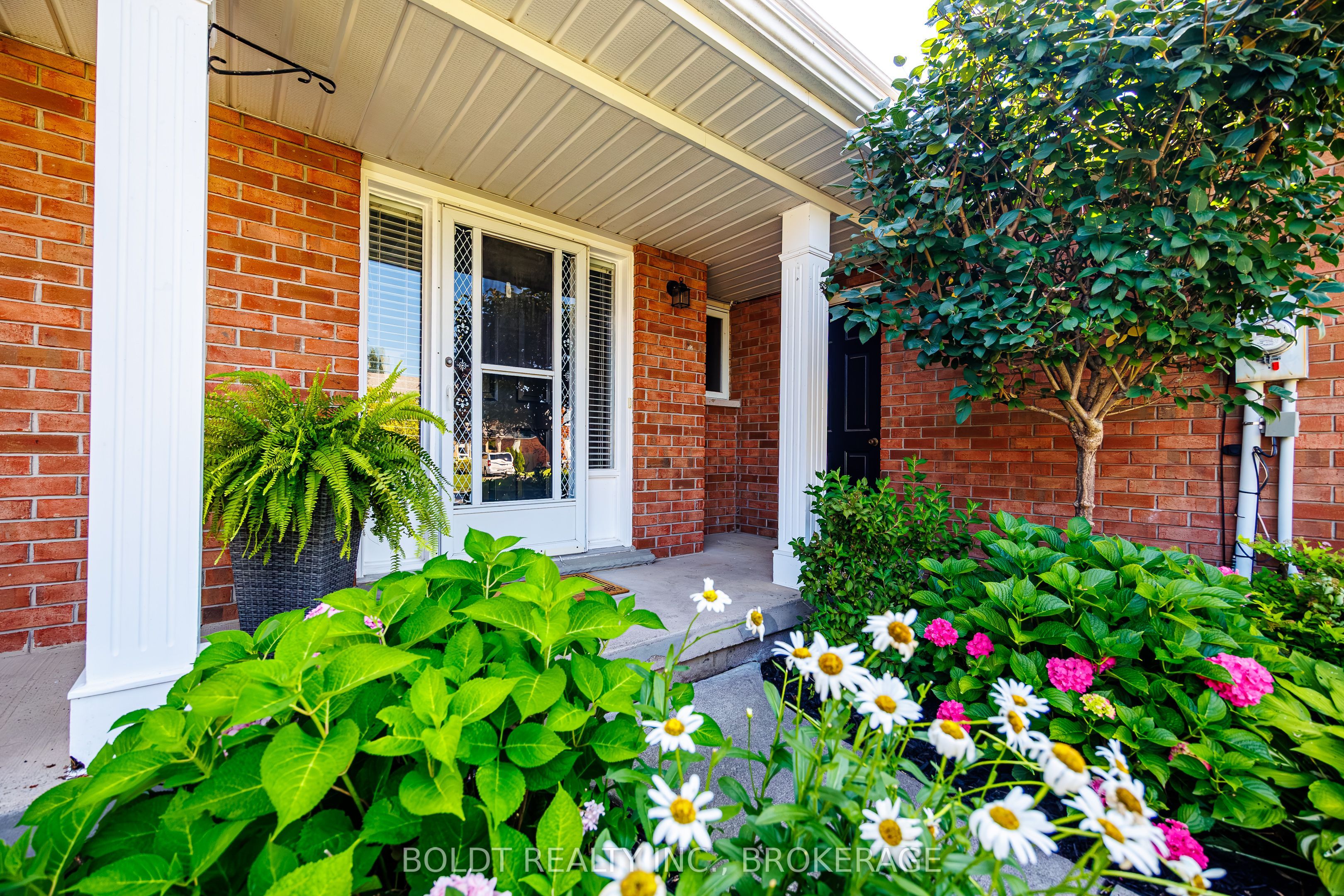 86 Devine Crescent Property Photo 1