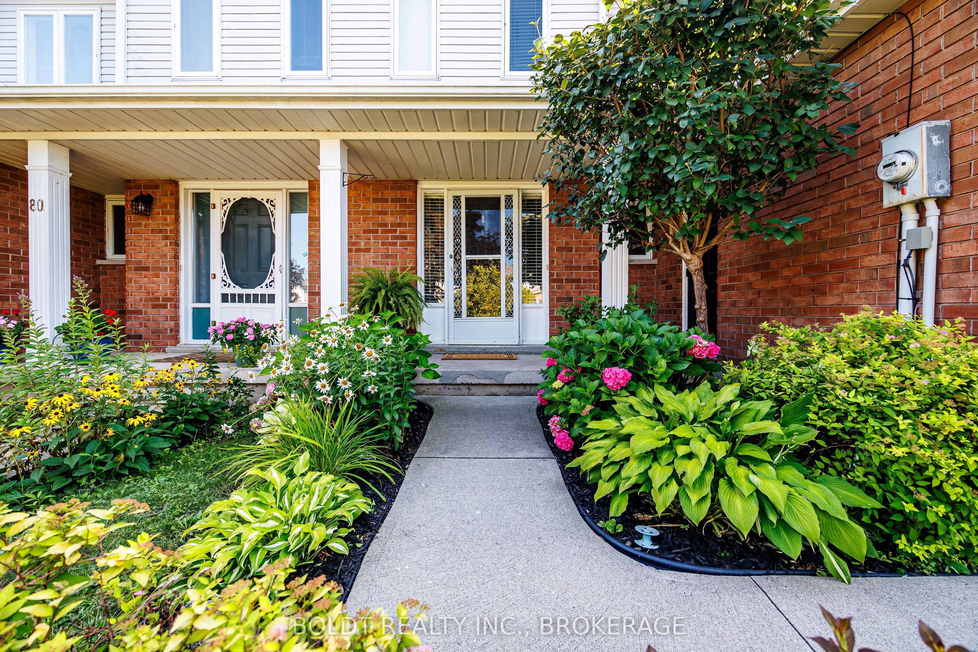 86 Devine Crescent Property Photo 2