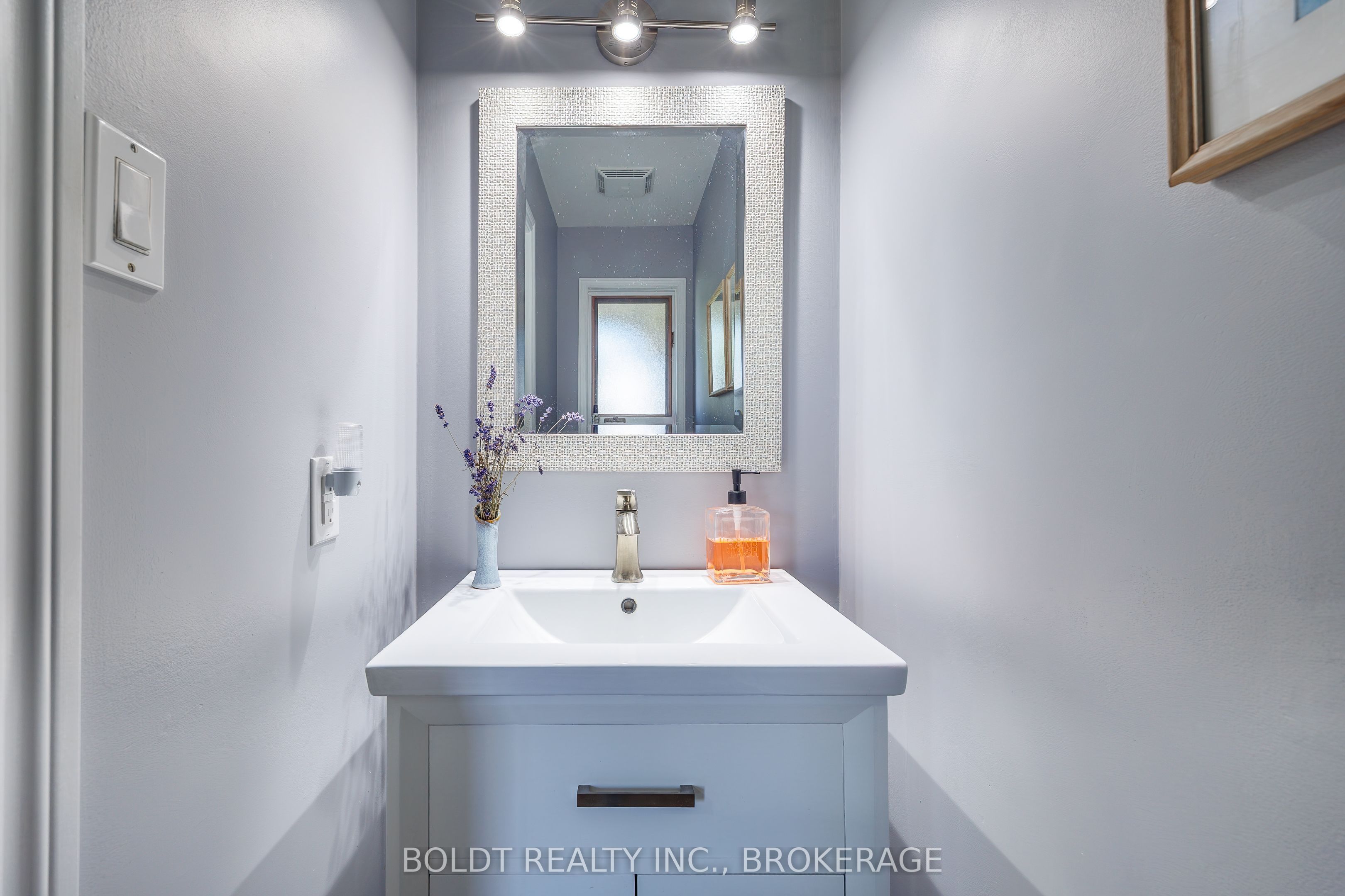 86 Devine Crescent Property Photo 10