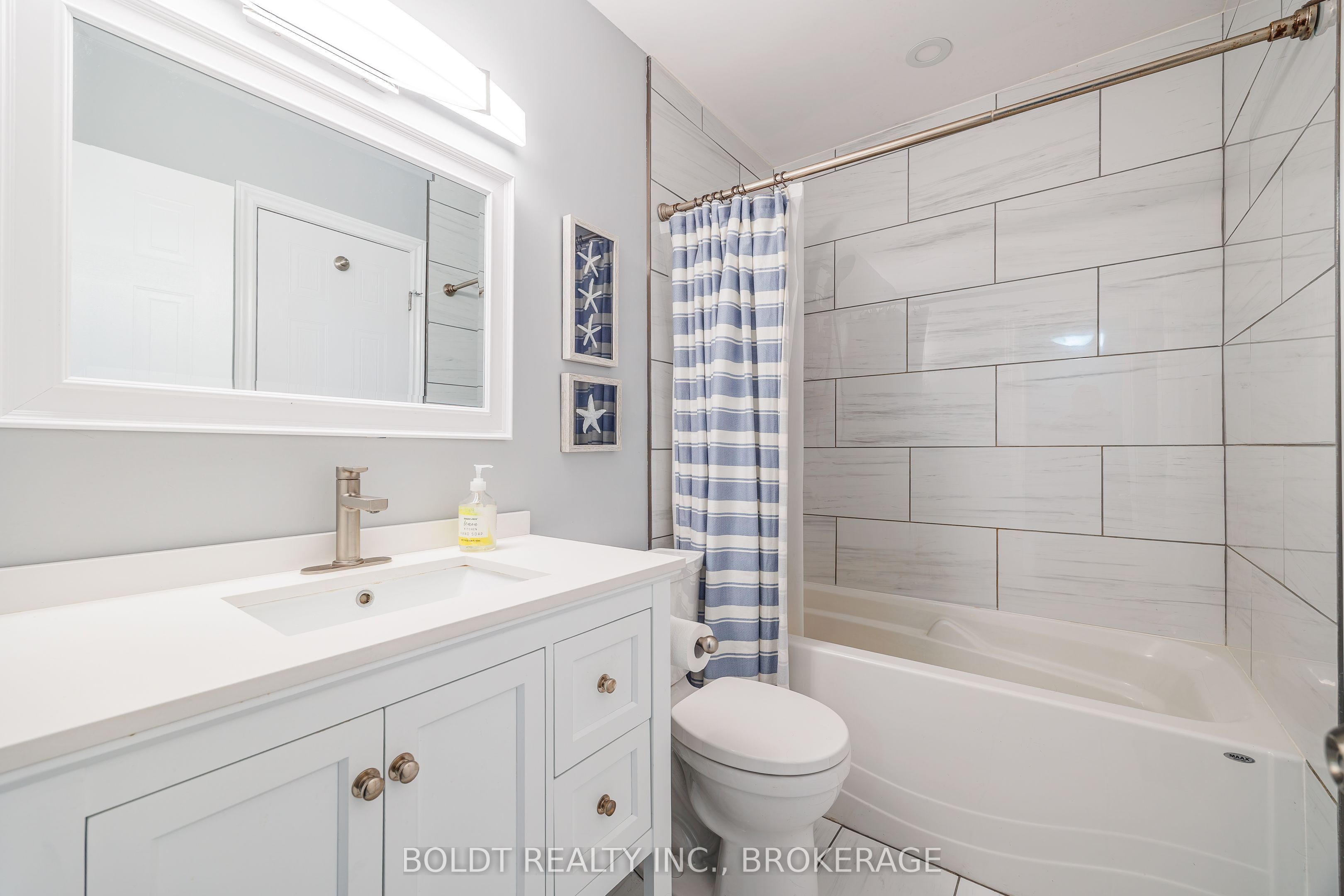 86 Devine Crescent Property Photo 16
