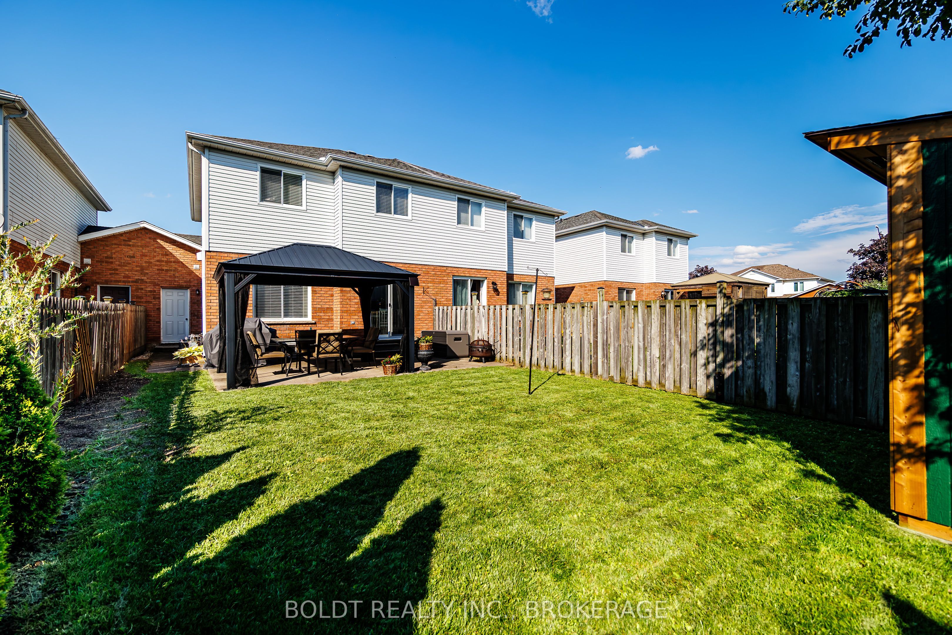 86 Devine Crescent Property Photo 24