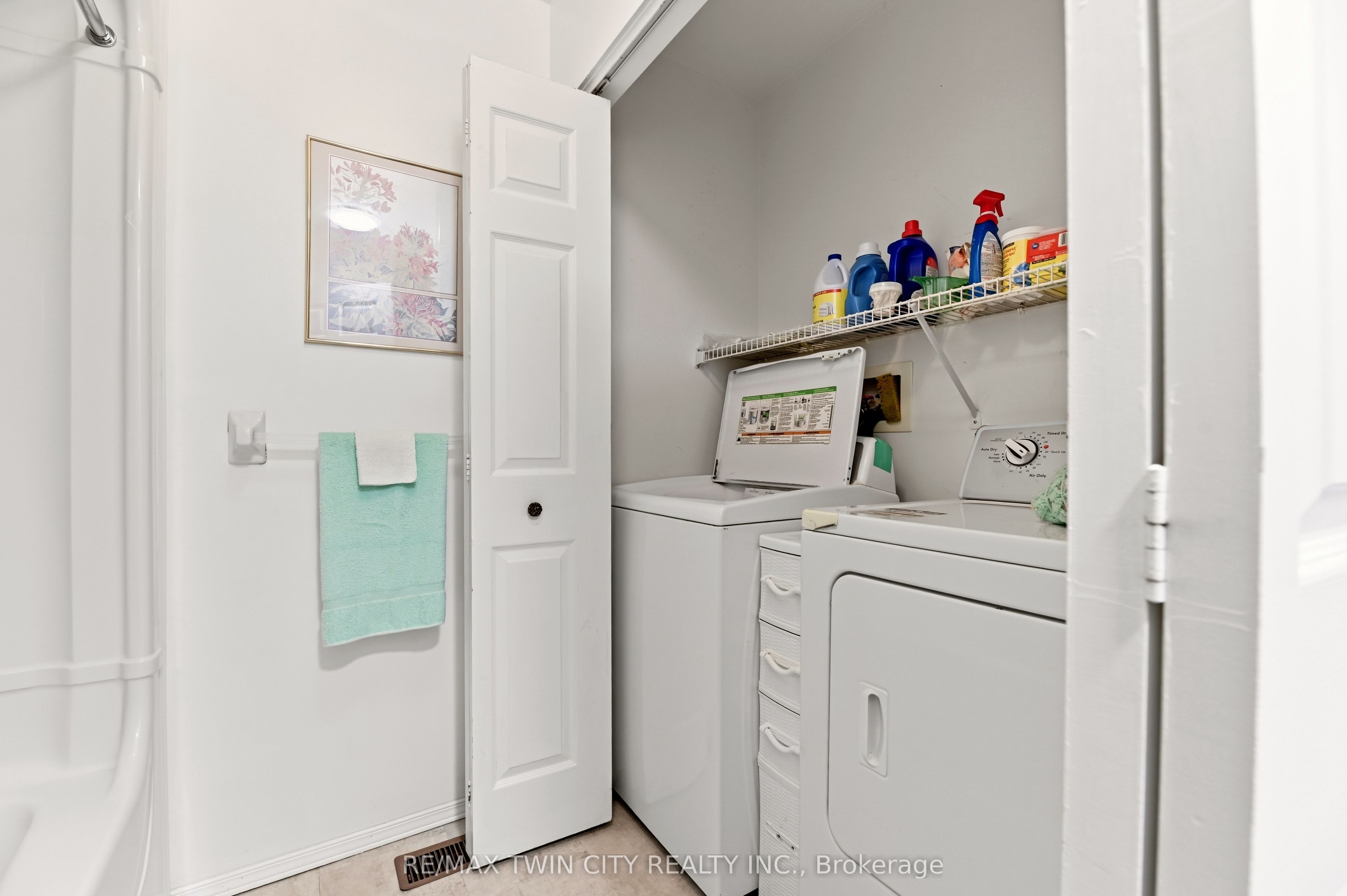 1030 Colborne Street E Property Photo 10