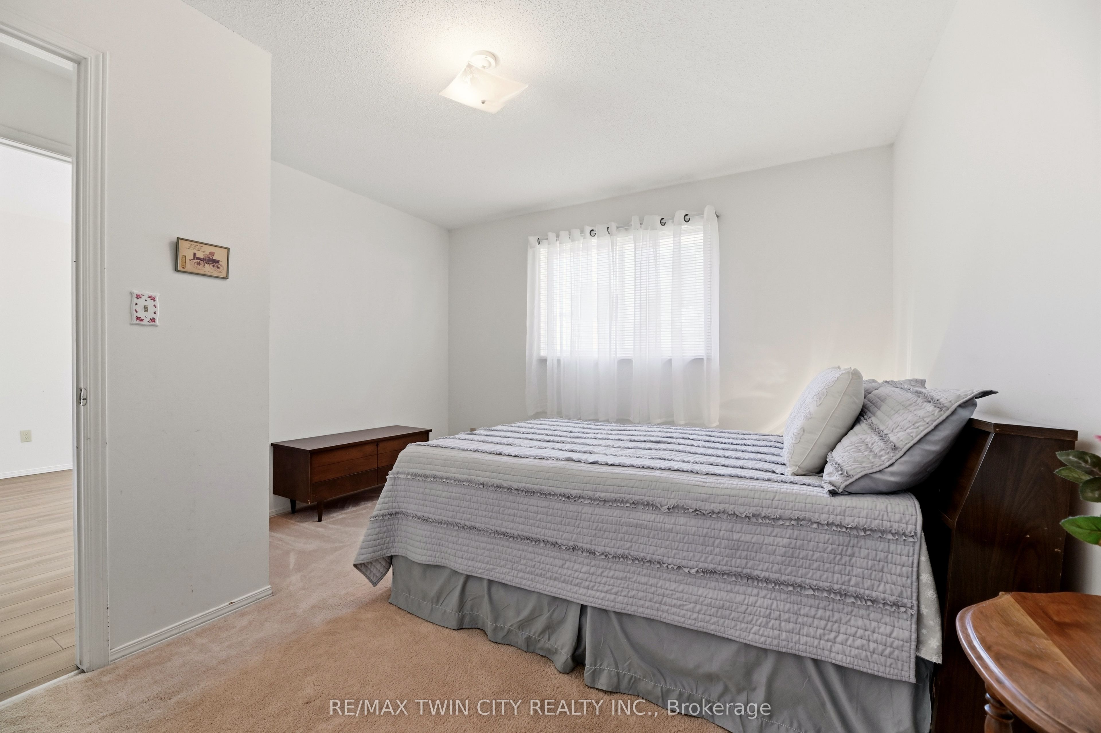 1030 Colborne Street E Property Photo 13