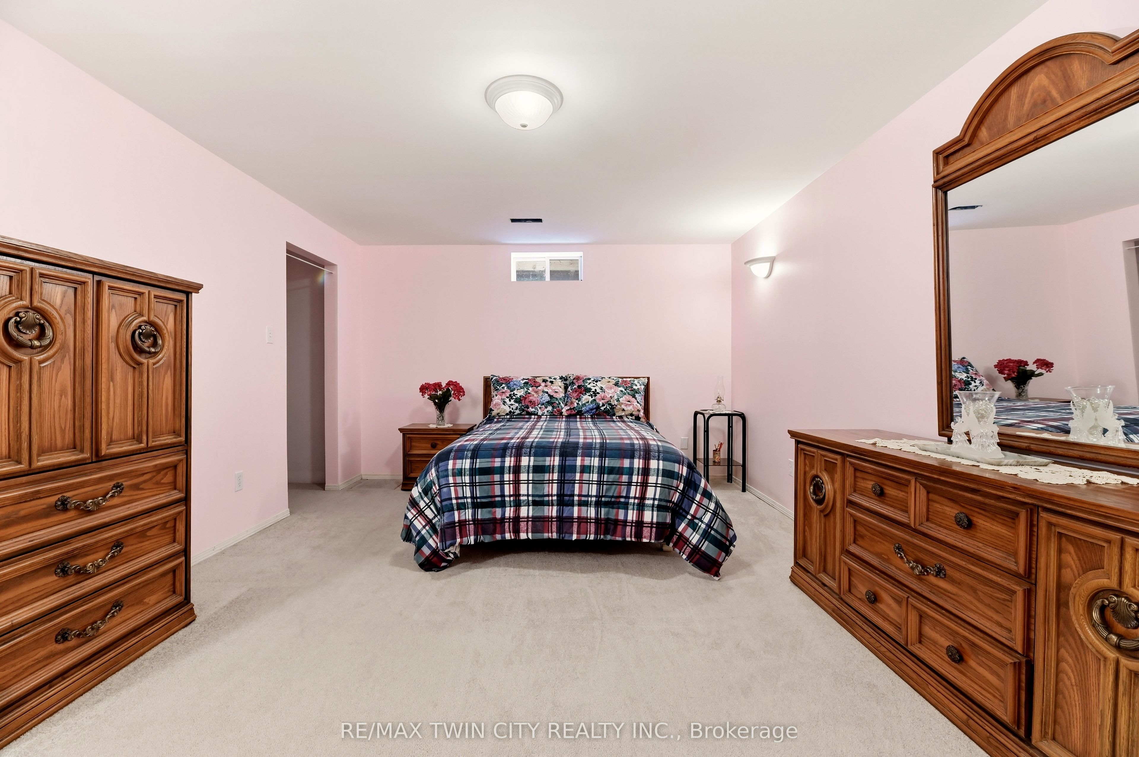 1030 Colborne Street E Property Photo 17