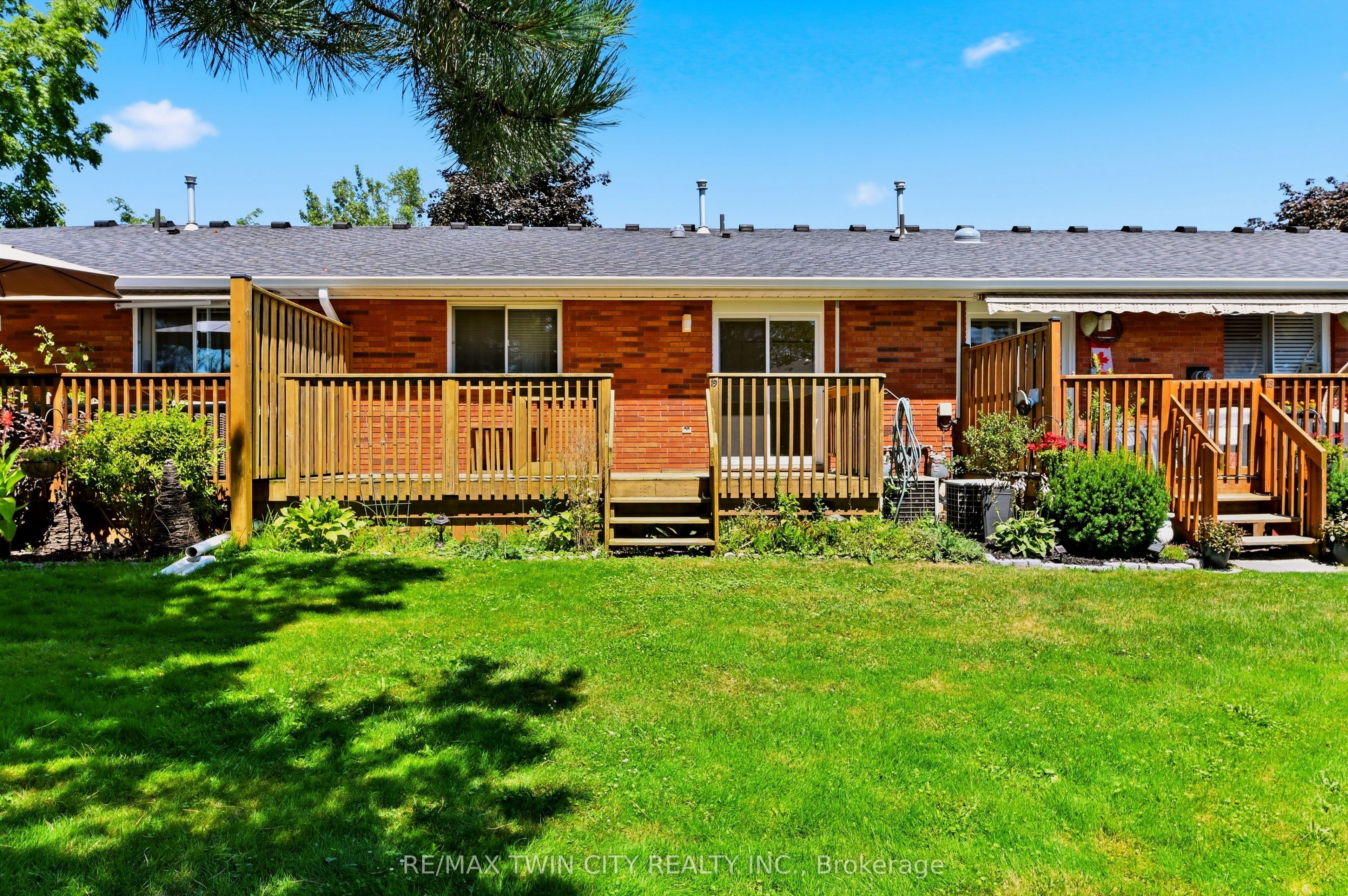 1030 Colborne Street E Property Photo 20