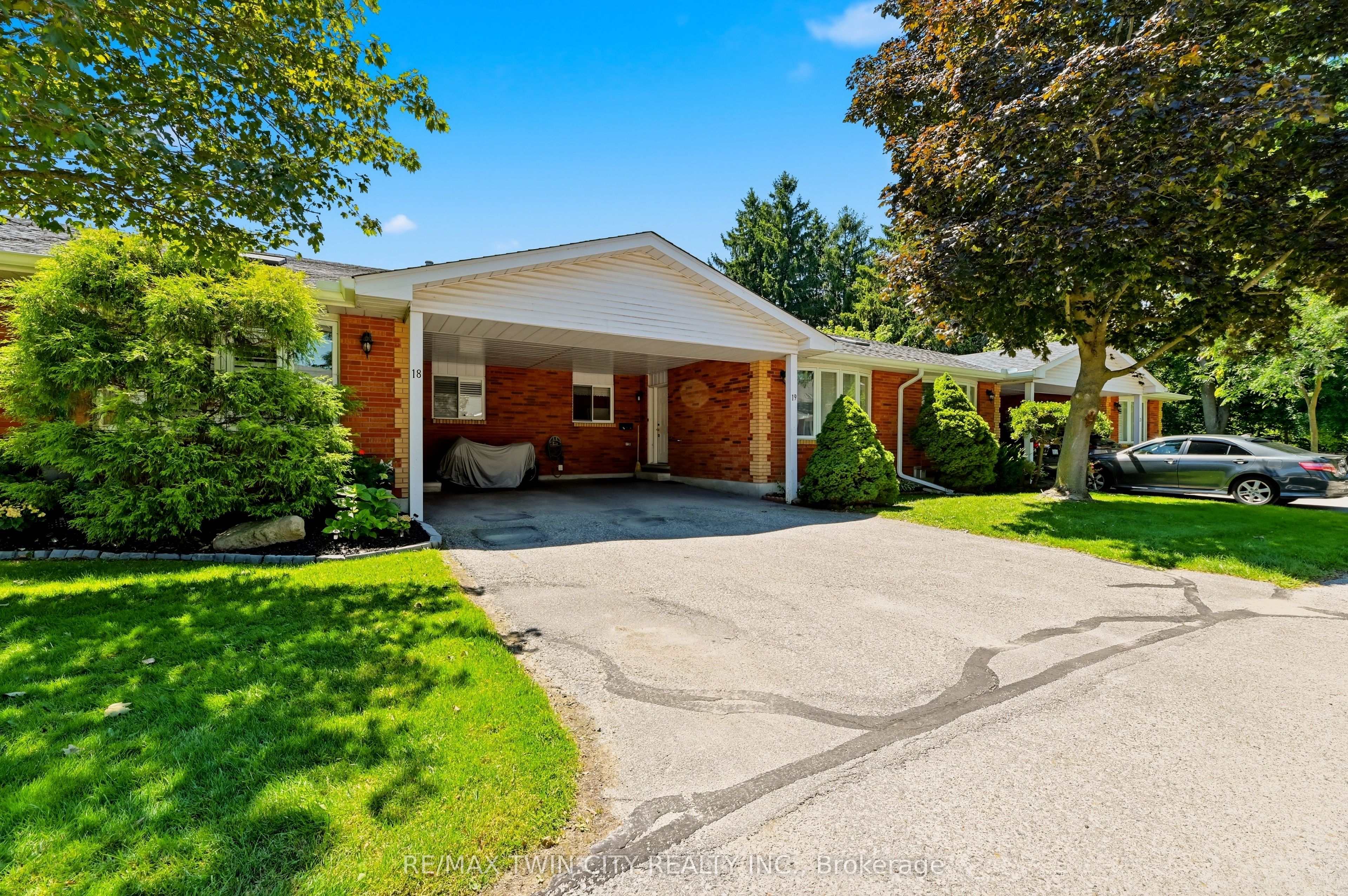 1030 Colborne Street E Property Photo 21