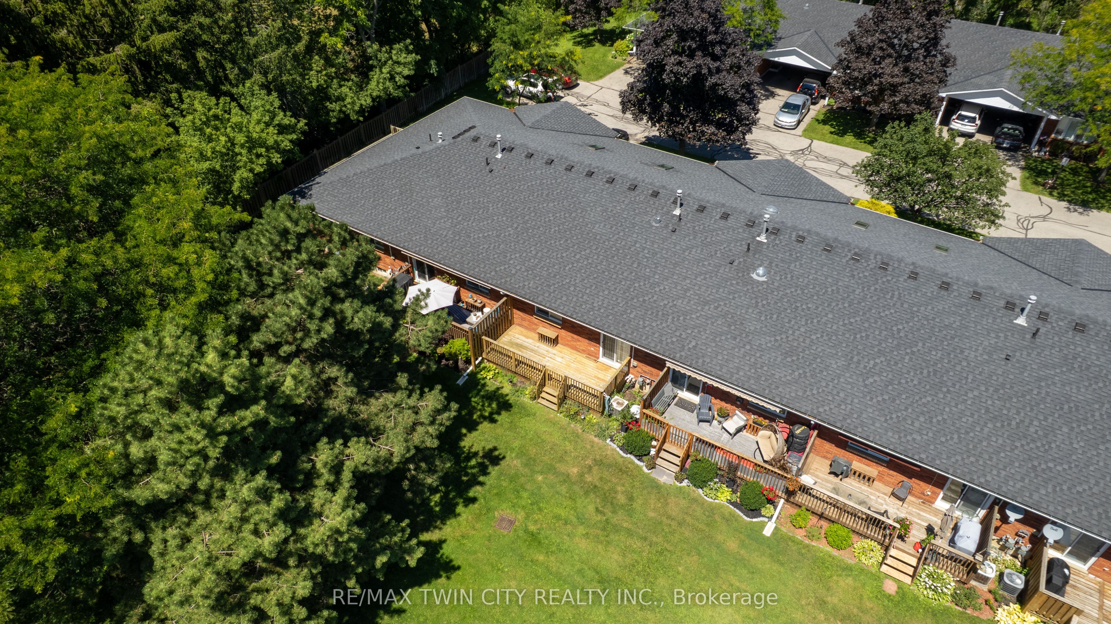 1030 Colborne Street E Property Photo 23