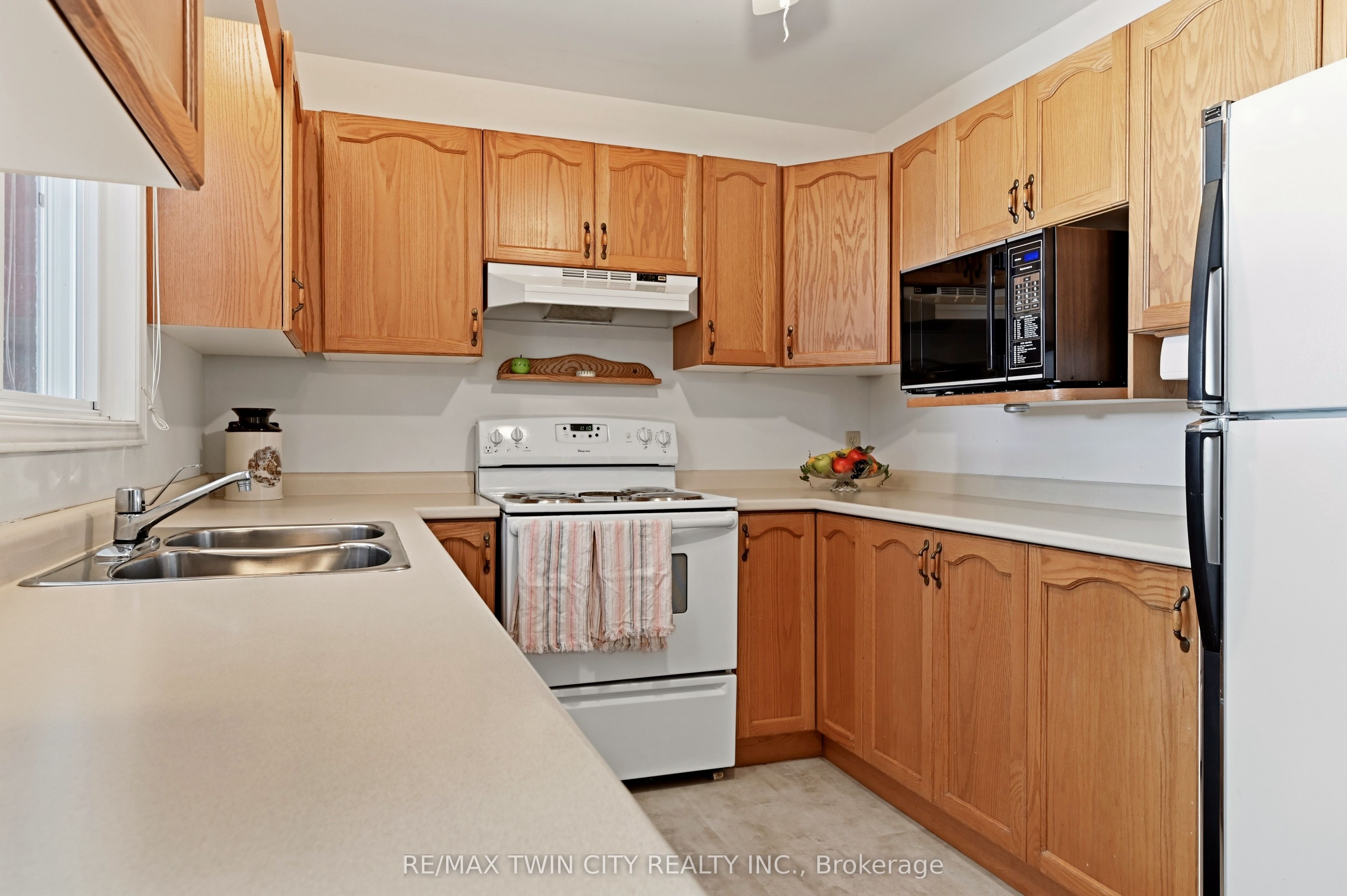 1030 Colborne Street E Property Photo 27