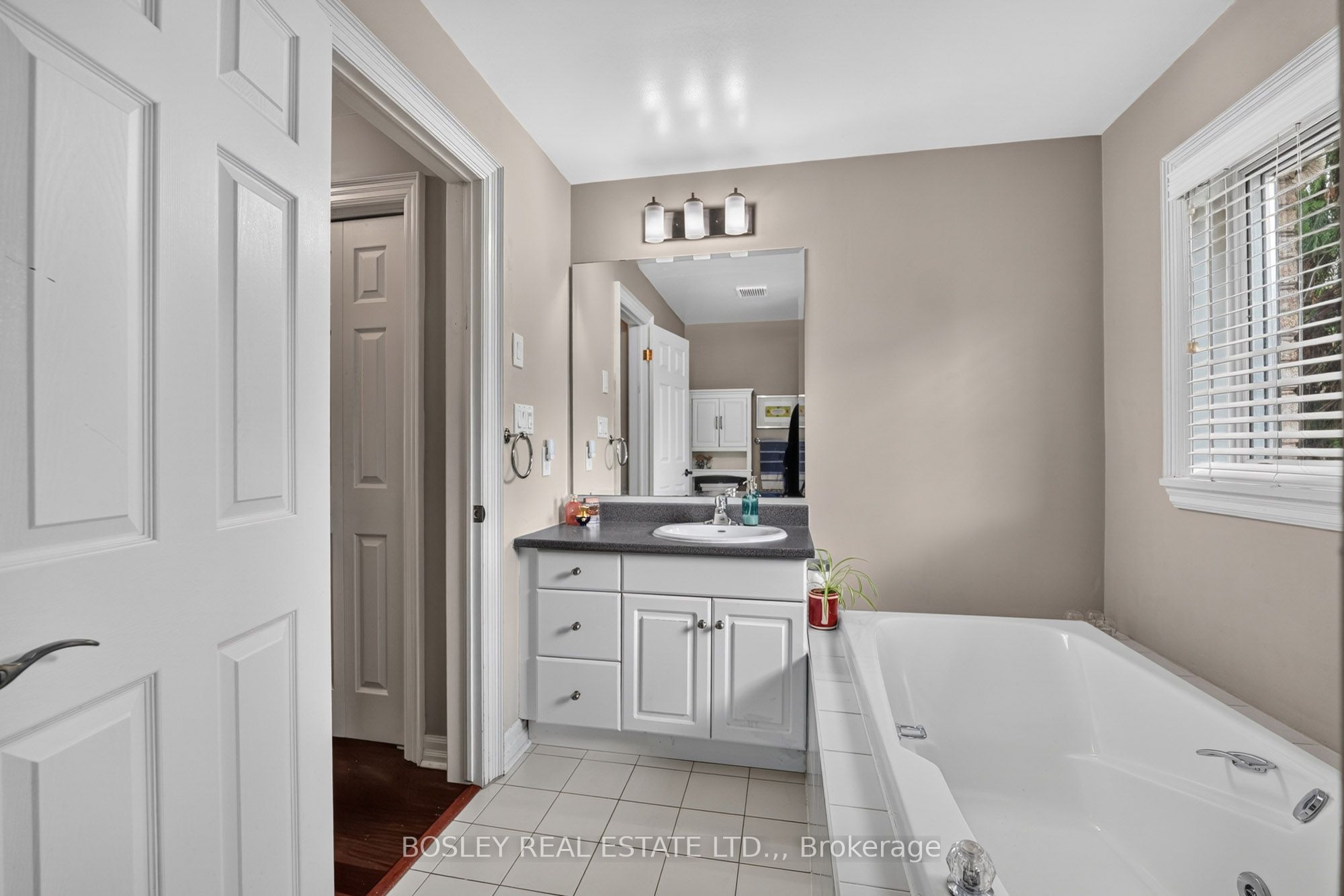 28 Arbour Glen Drive Property Photo 22
