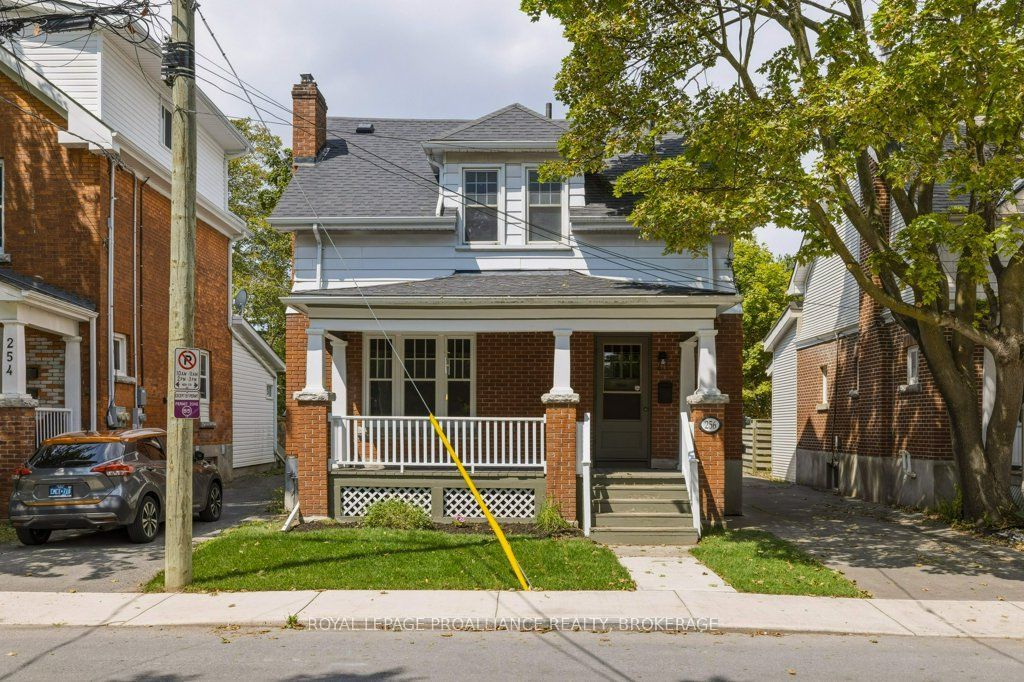 256 Collingwood Street Property Photo 1
