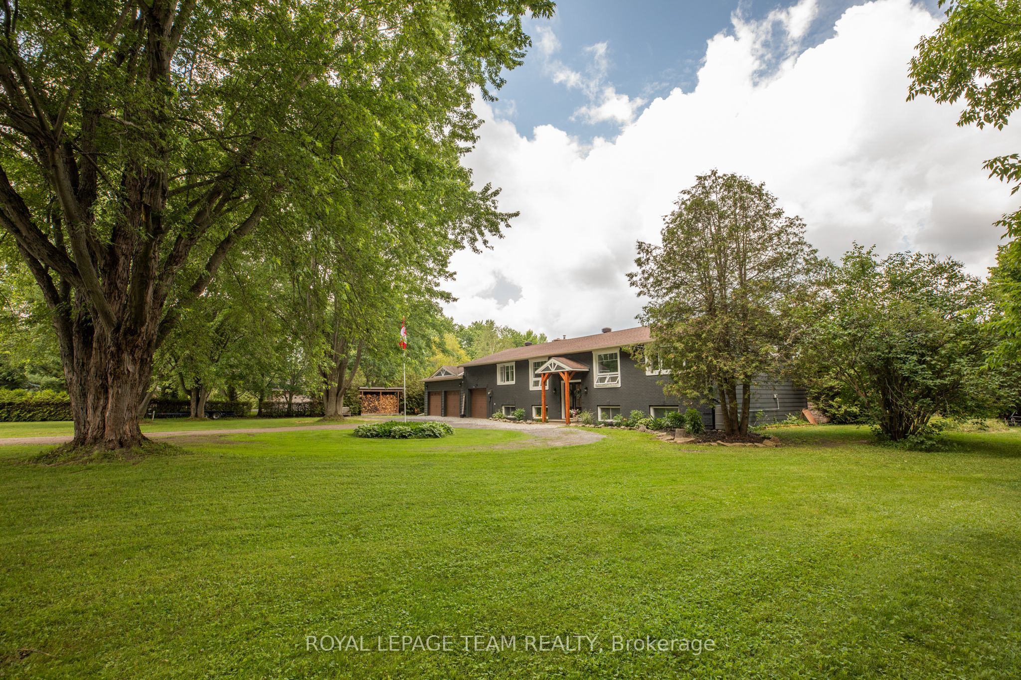 1683 River Road Property Photo 3