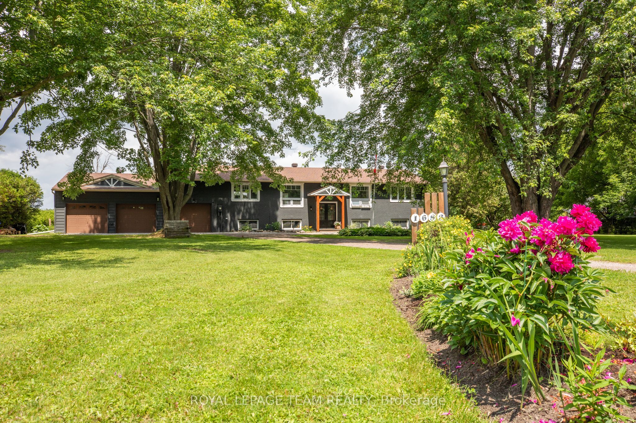 1683 River Road Property Photo 4