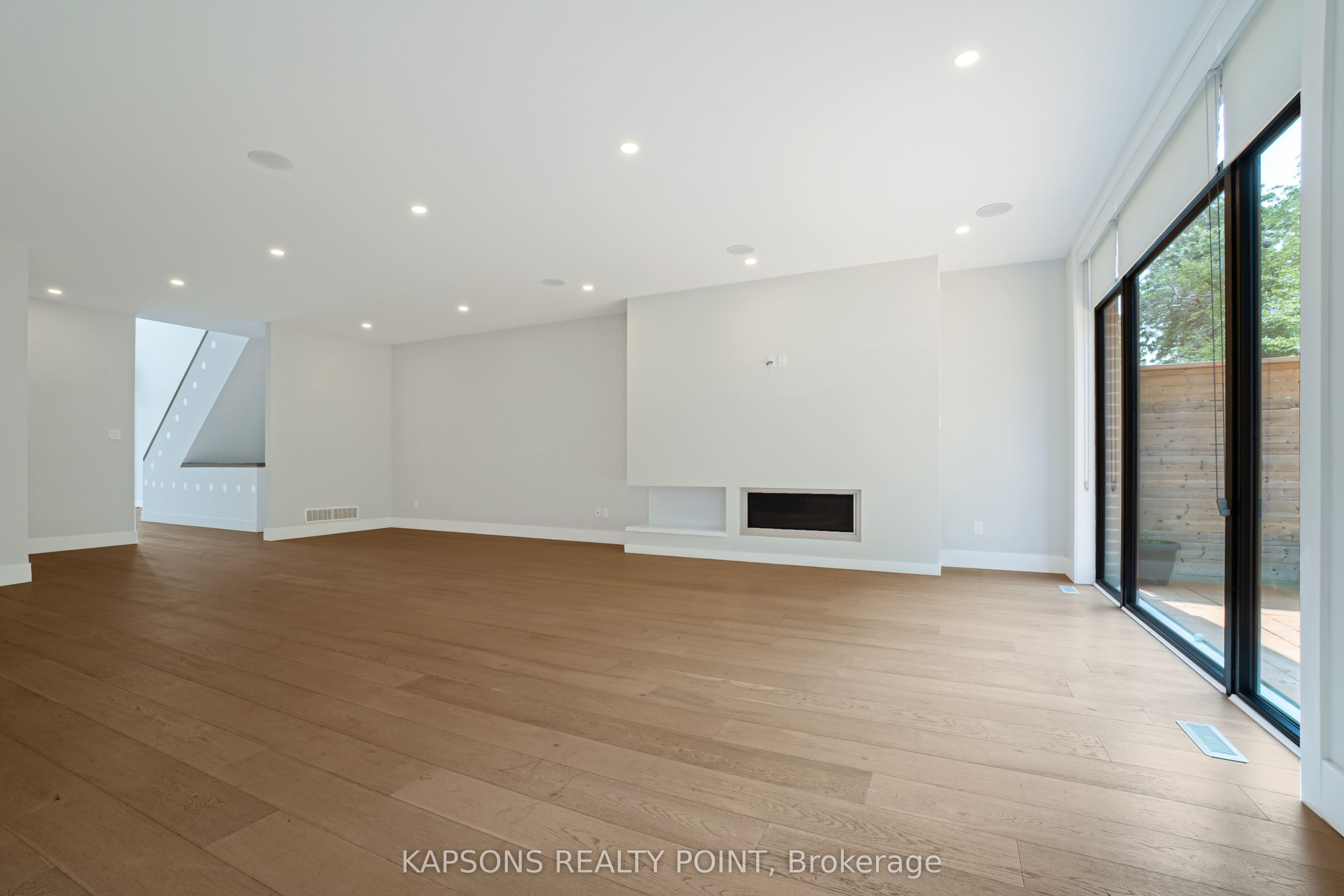 2368 Red Thorne Avenue Property Photo 9
