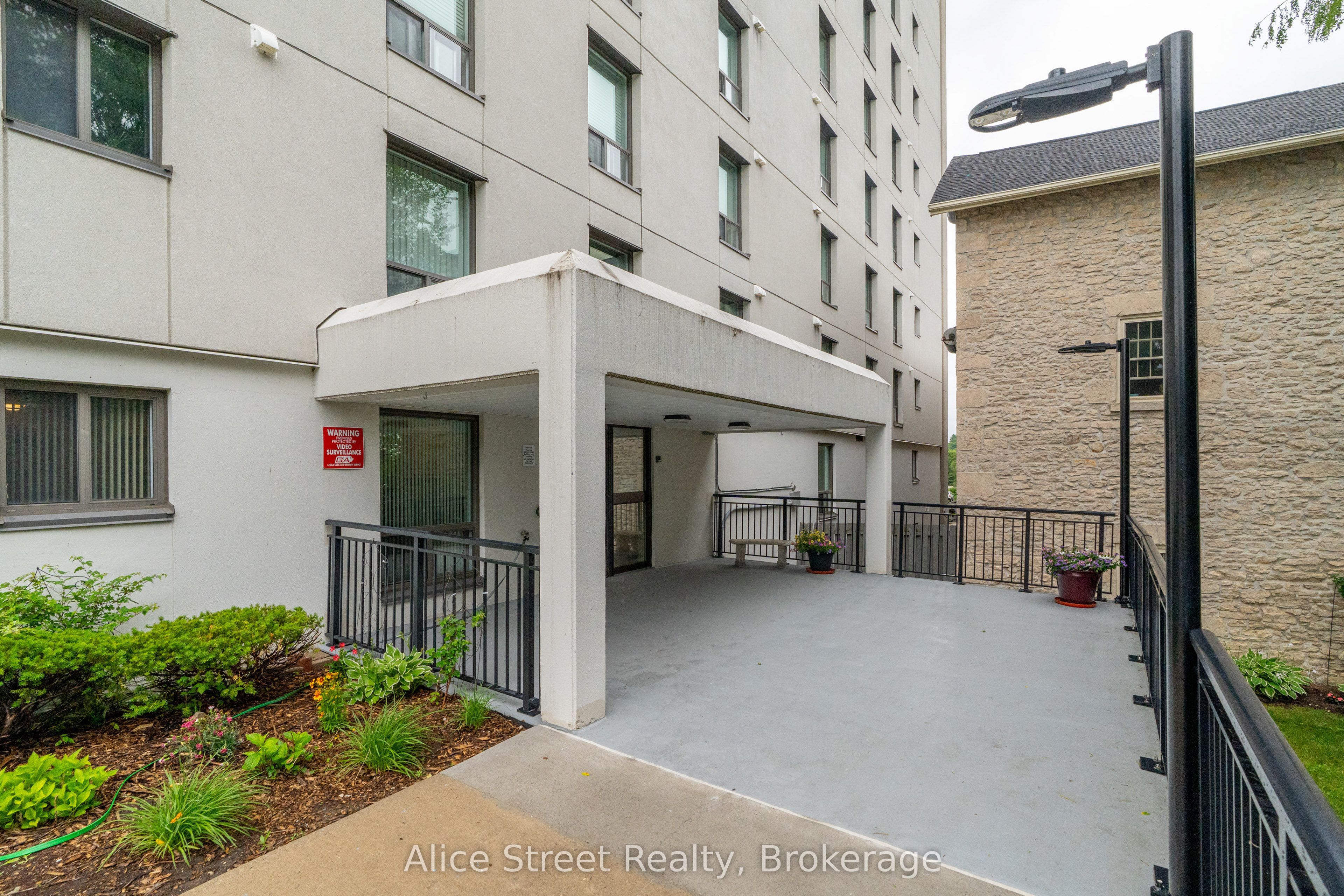 358 Waterloo Avenue 607 Property Photo 4