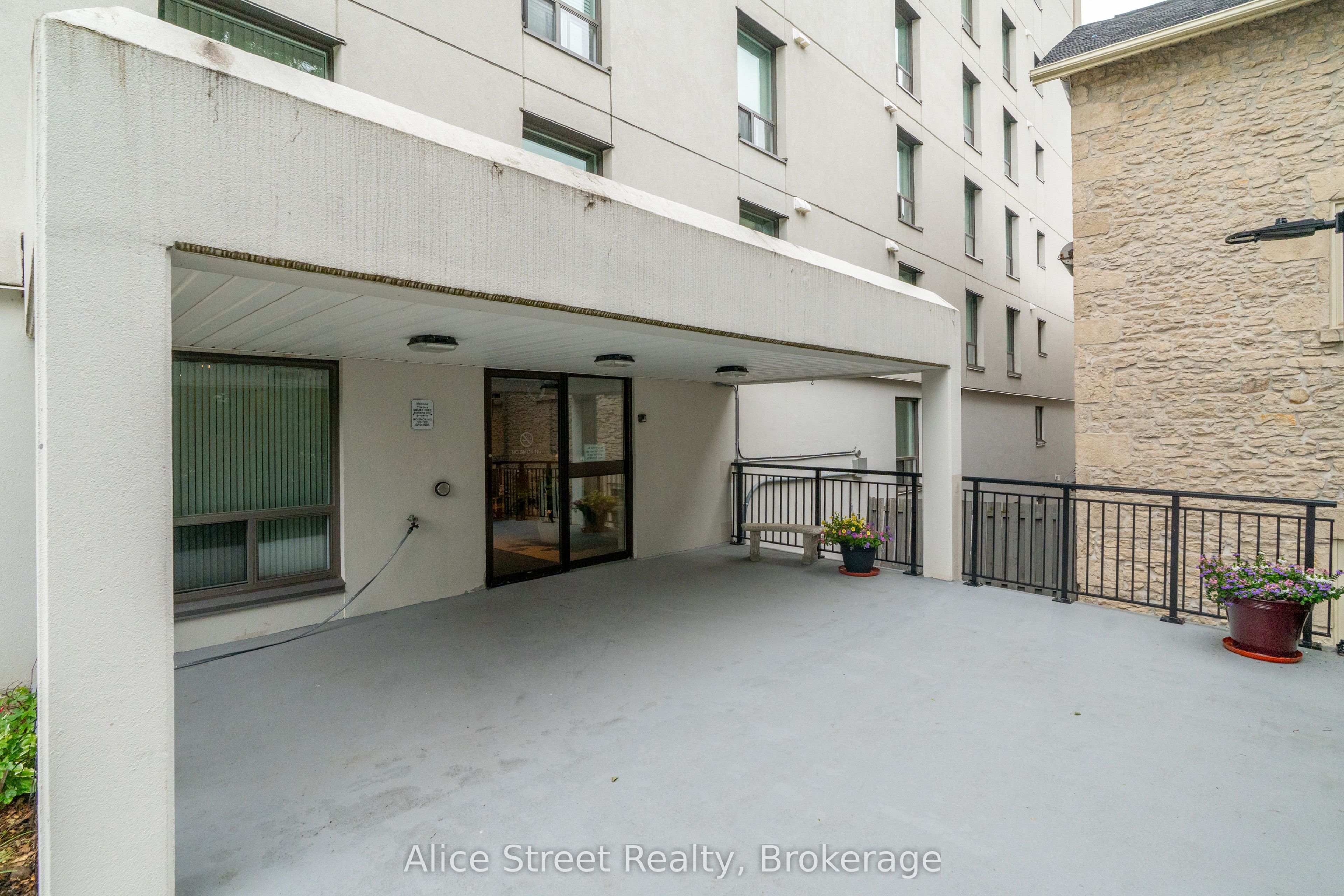 358 Waterloo Avenue 607 Property Photo 5