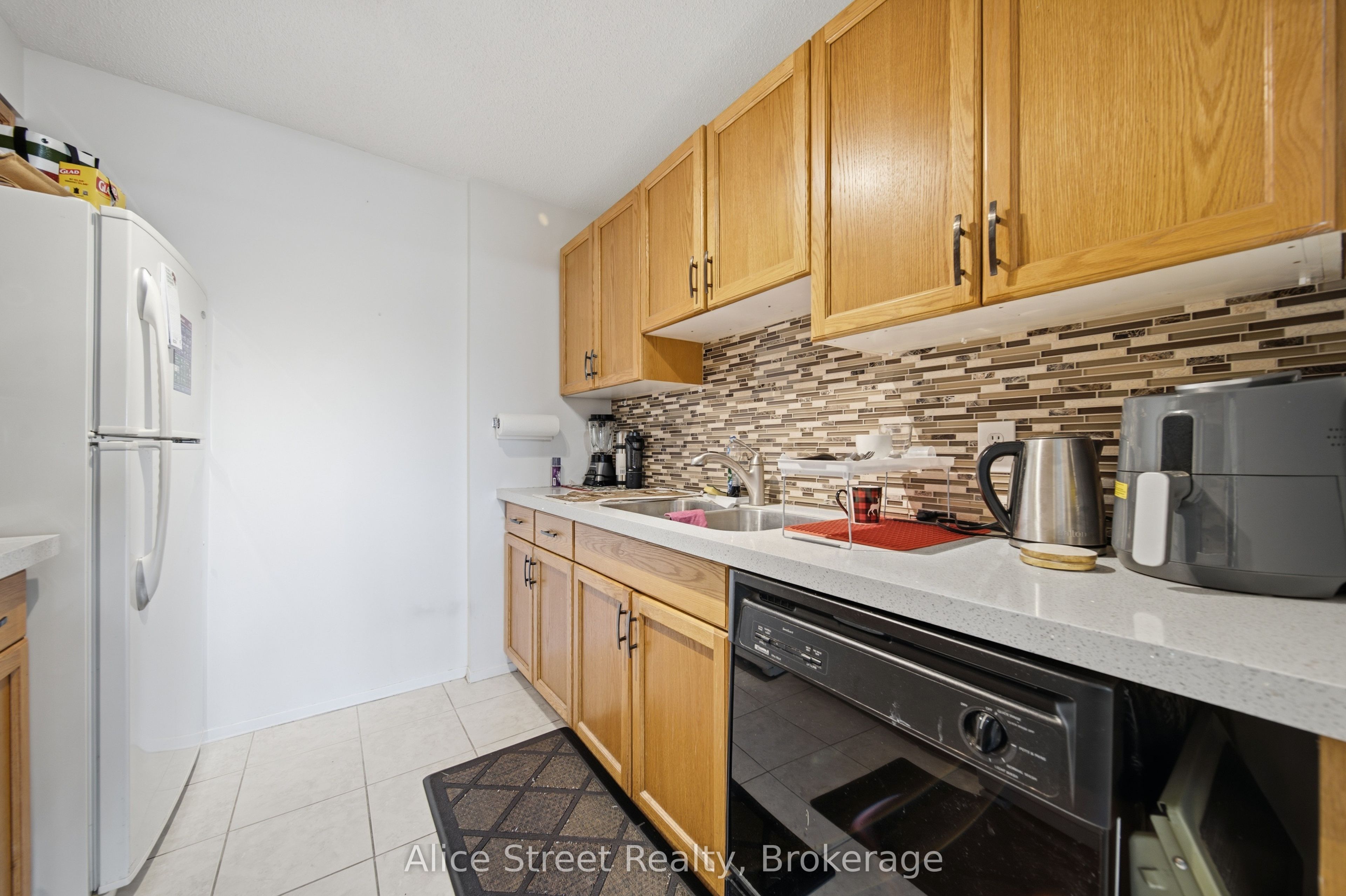 358 Waterloo Avenue 607 Property Photo 14