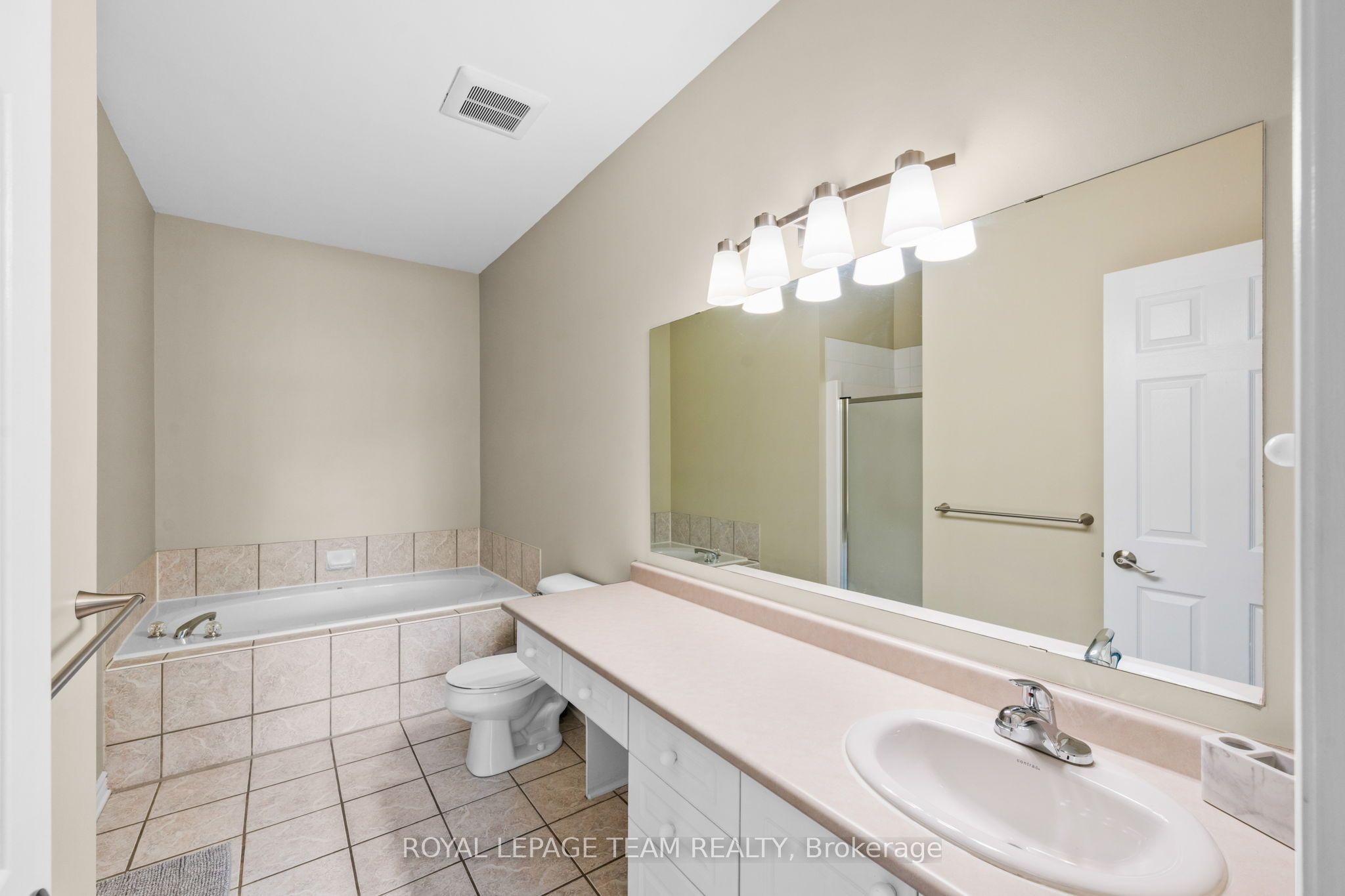 32 Trump Avenue Property Photo 13