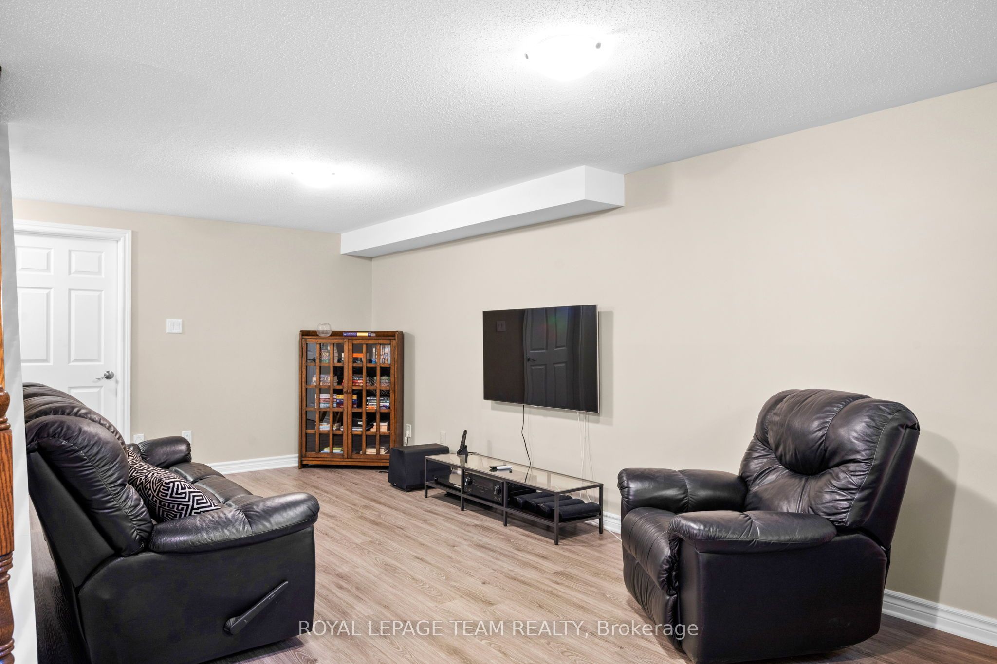 32 Trump Avenue Property Photo 31