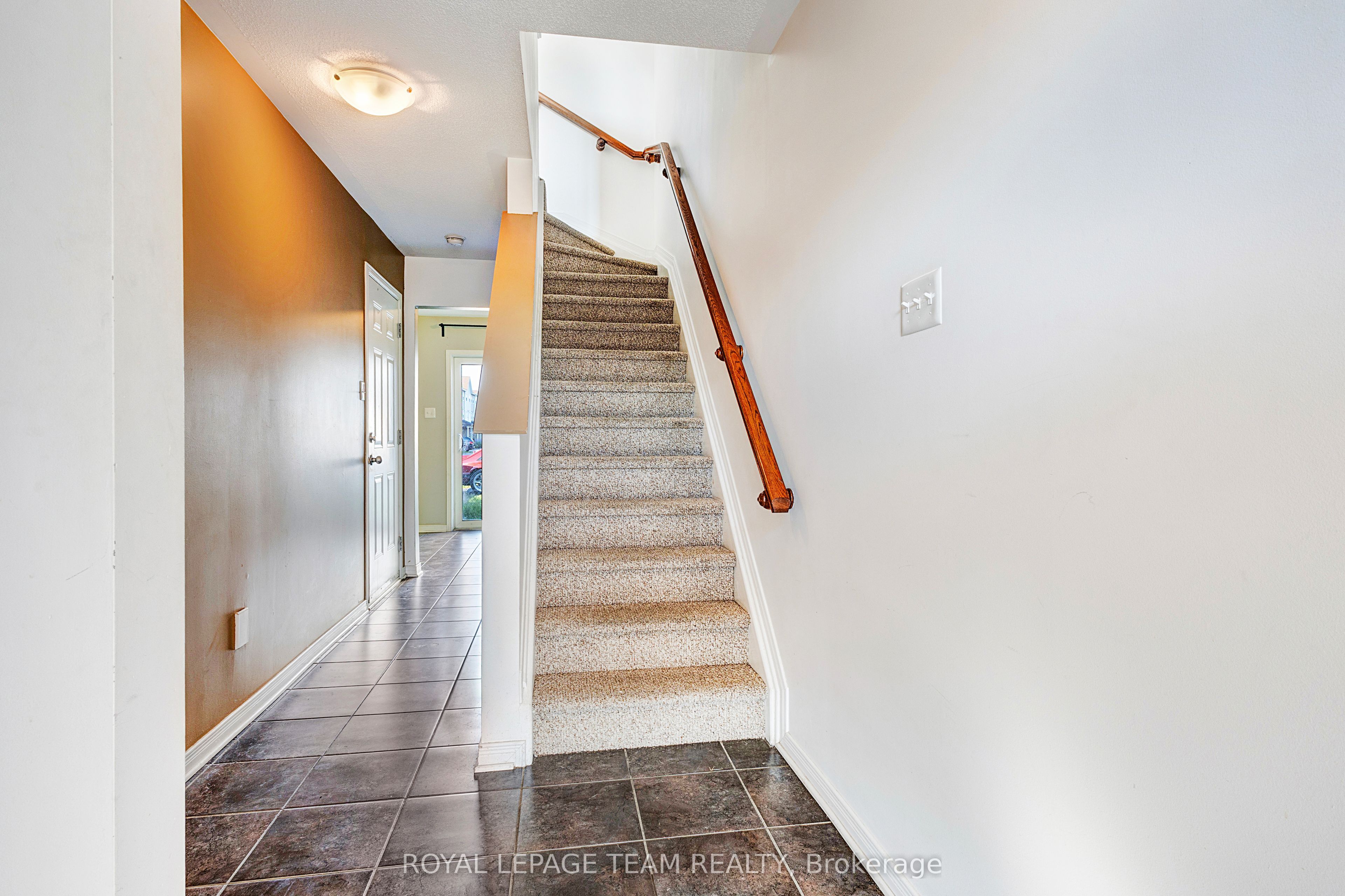 566 Simran Private Property Photo 4