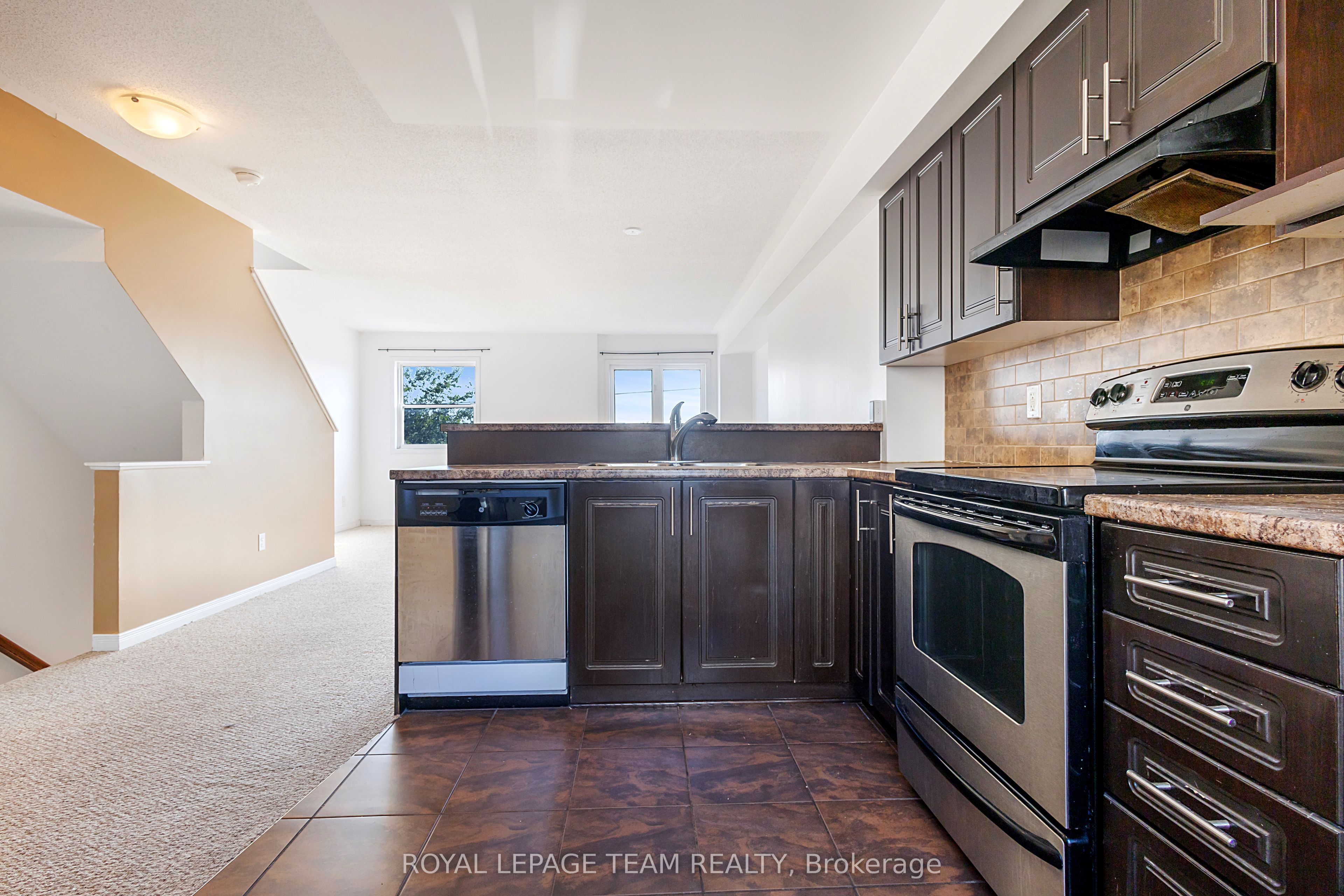566 Simran Private Property Photo 6