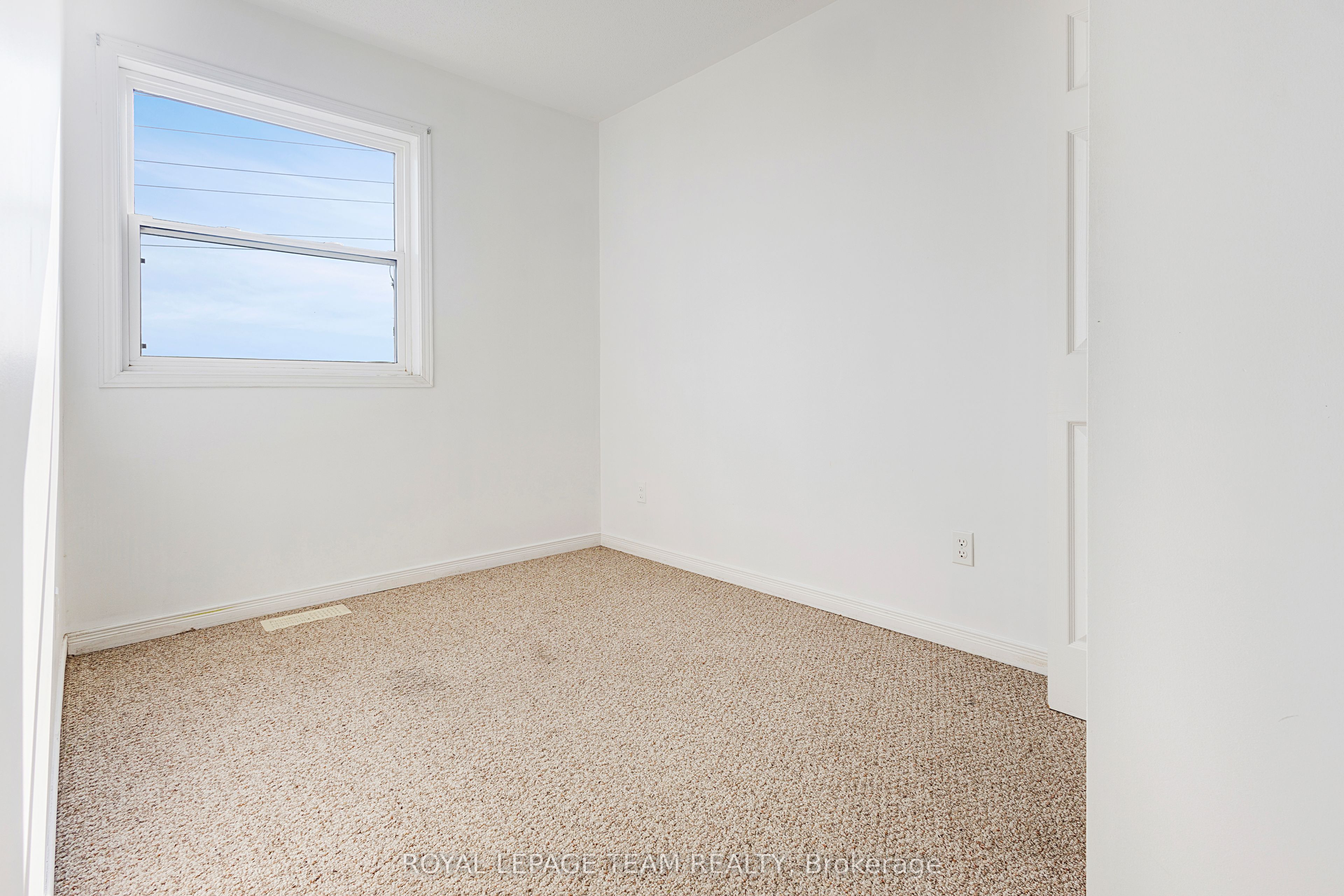 566 Simran Private Property Photo 16