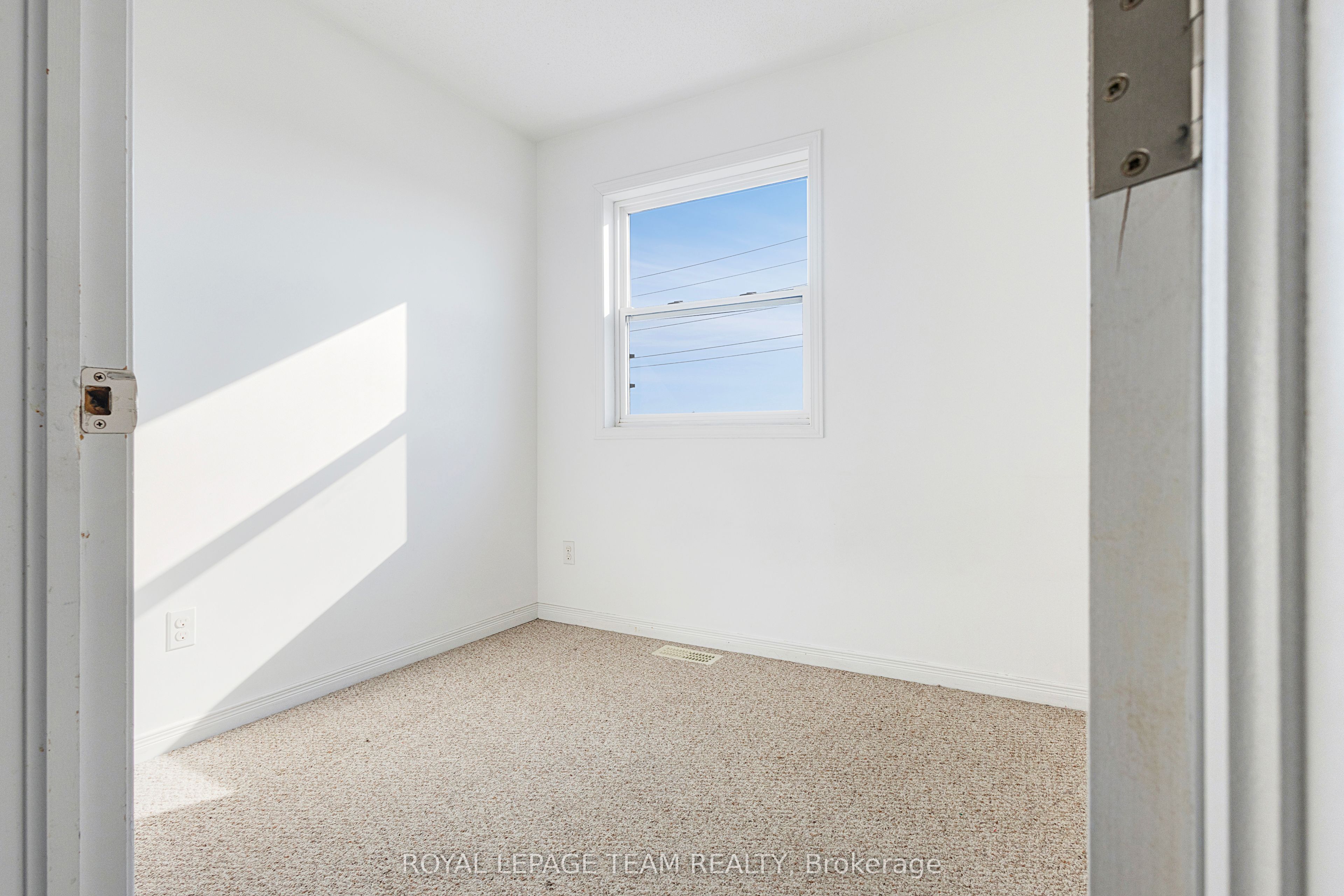 566 Simran Private Property Photo 18