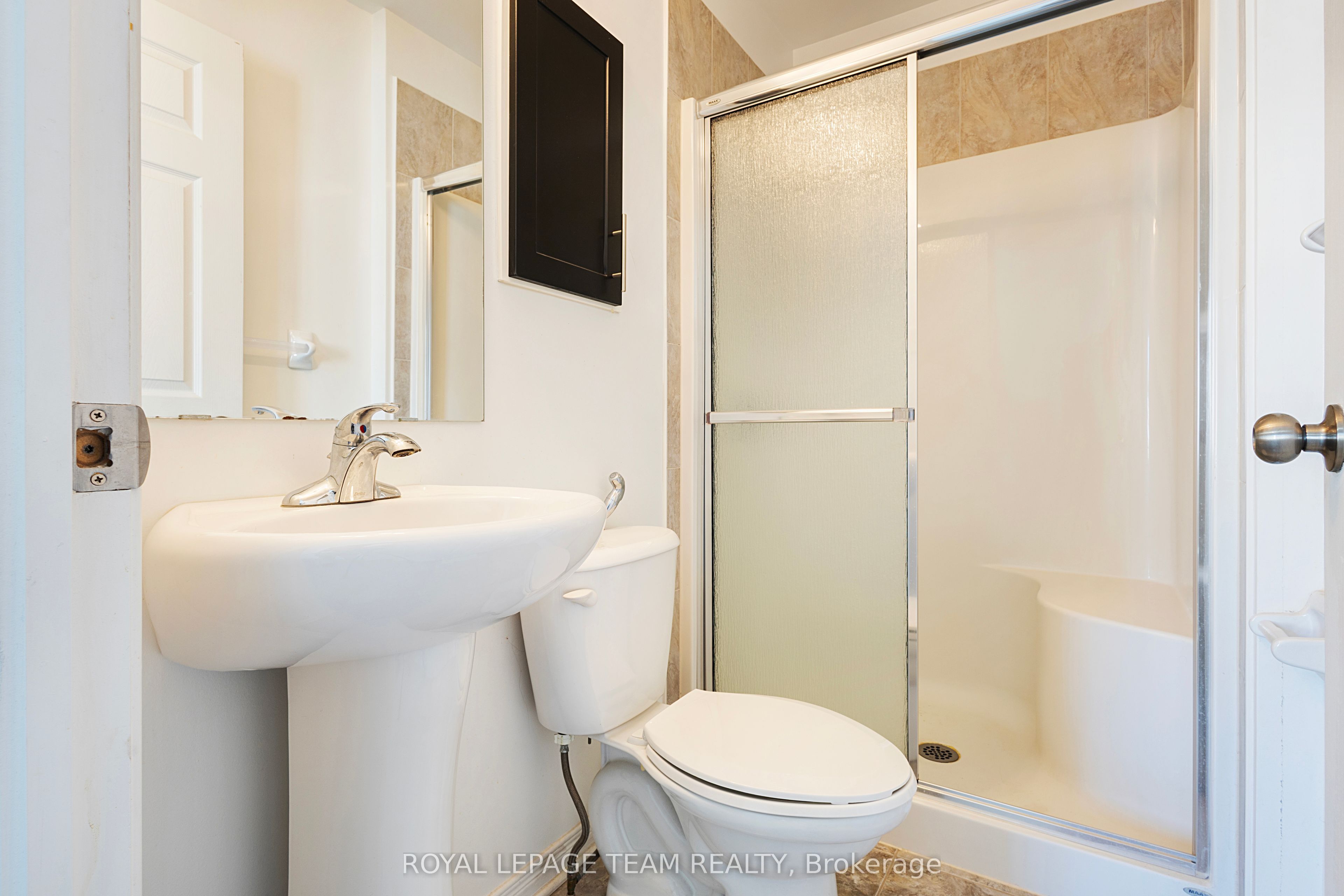 566 Simran Private Property Photo 22