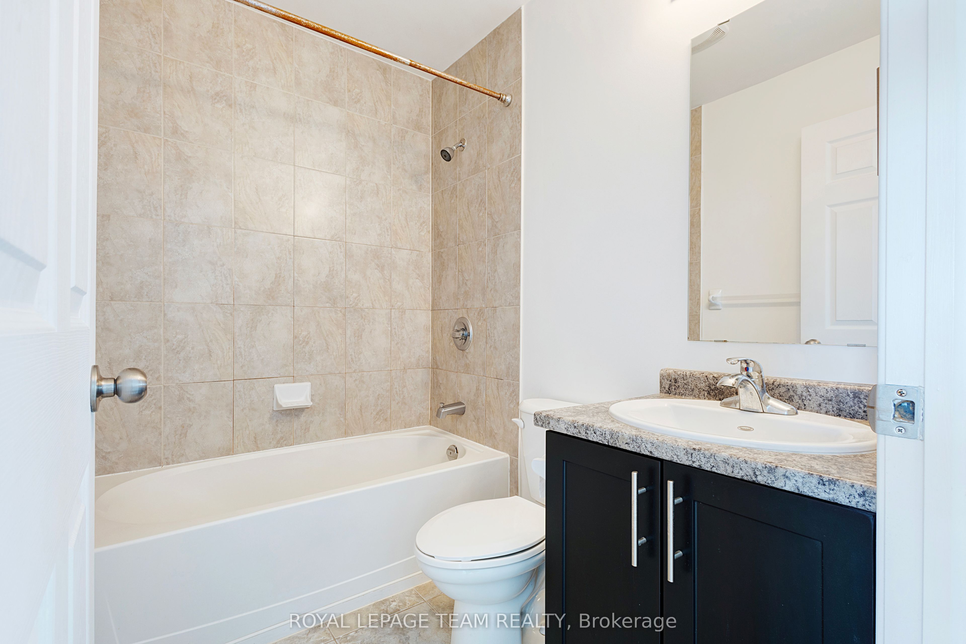 566 Simran Private Property Photo 23