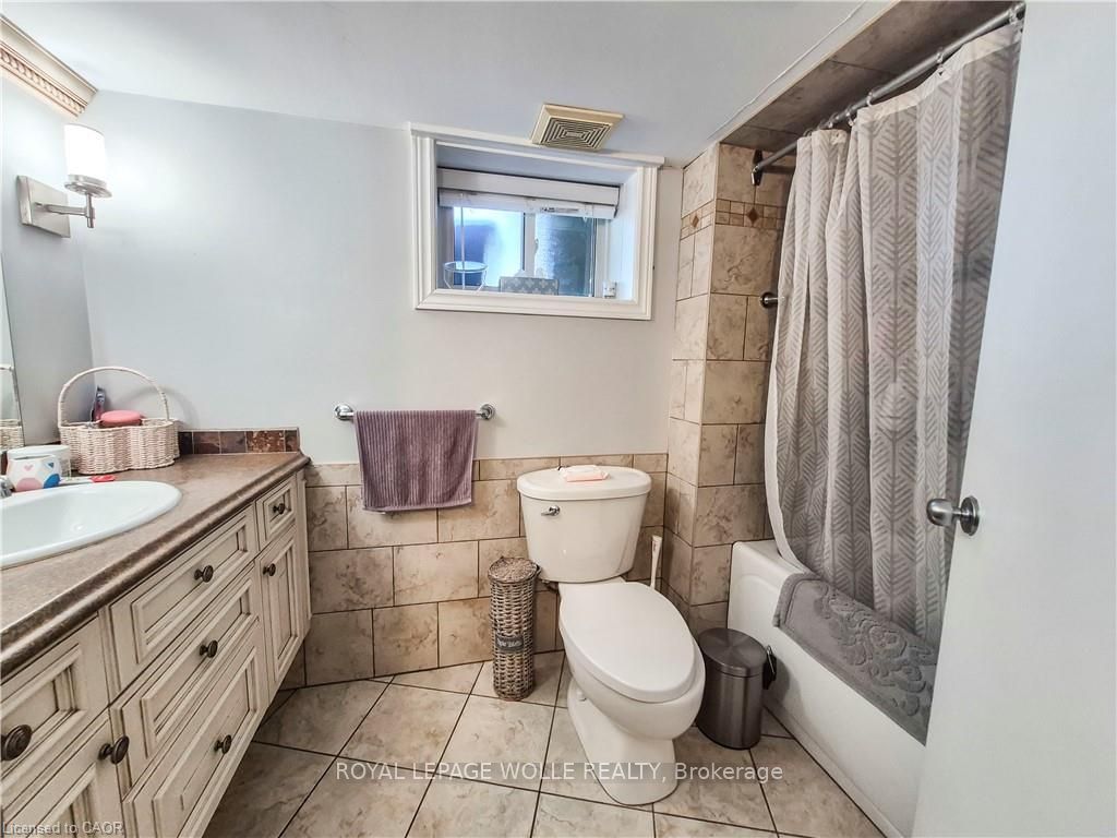 326 Victoria Street S B Property Photo 5