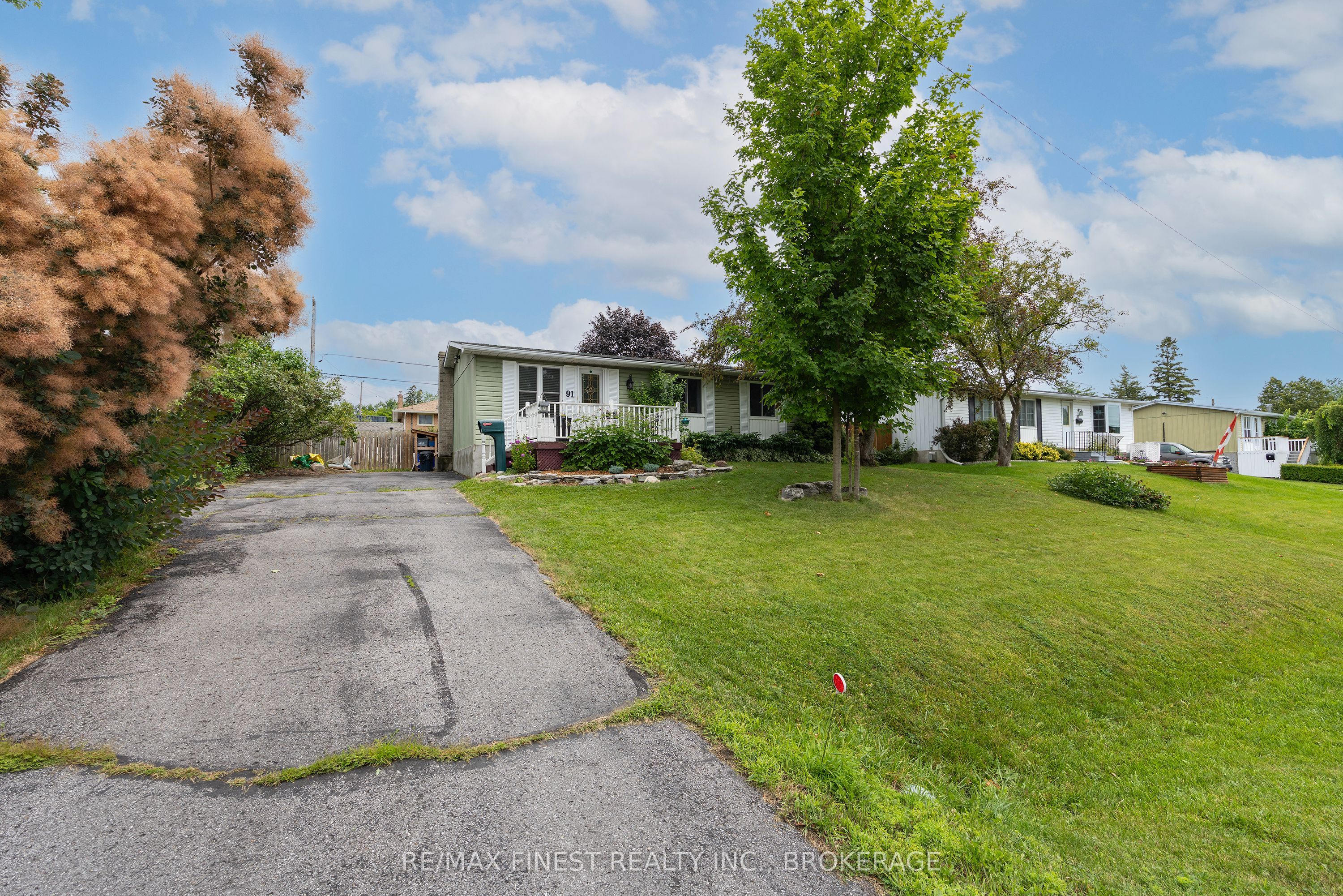 91 Cambridge Crescent Property Photo 2