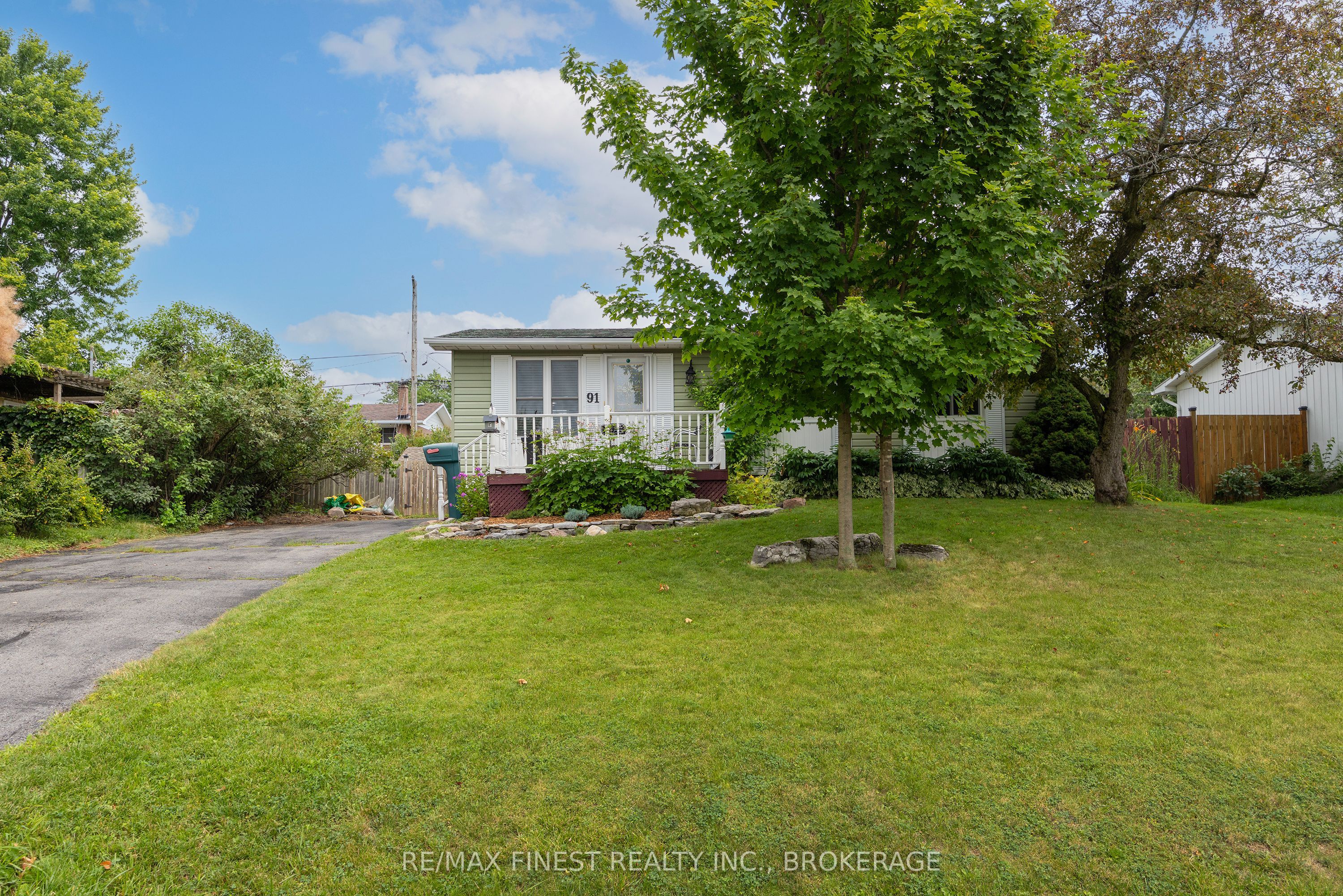 91 Cambridge Crescent Property Photo 3