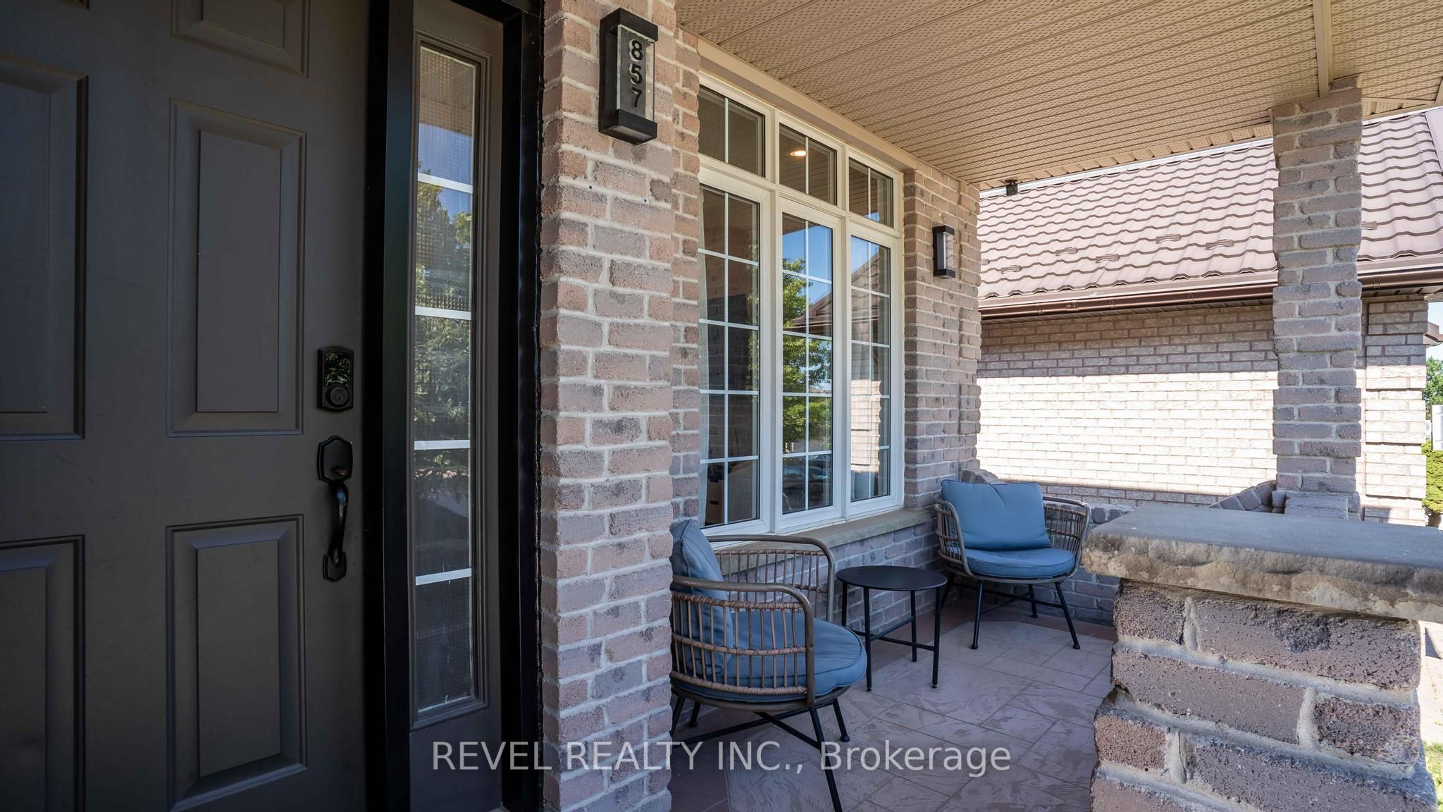 857 Cresthaven Crescent Property Photo 4