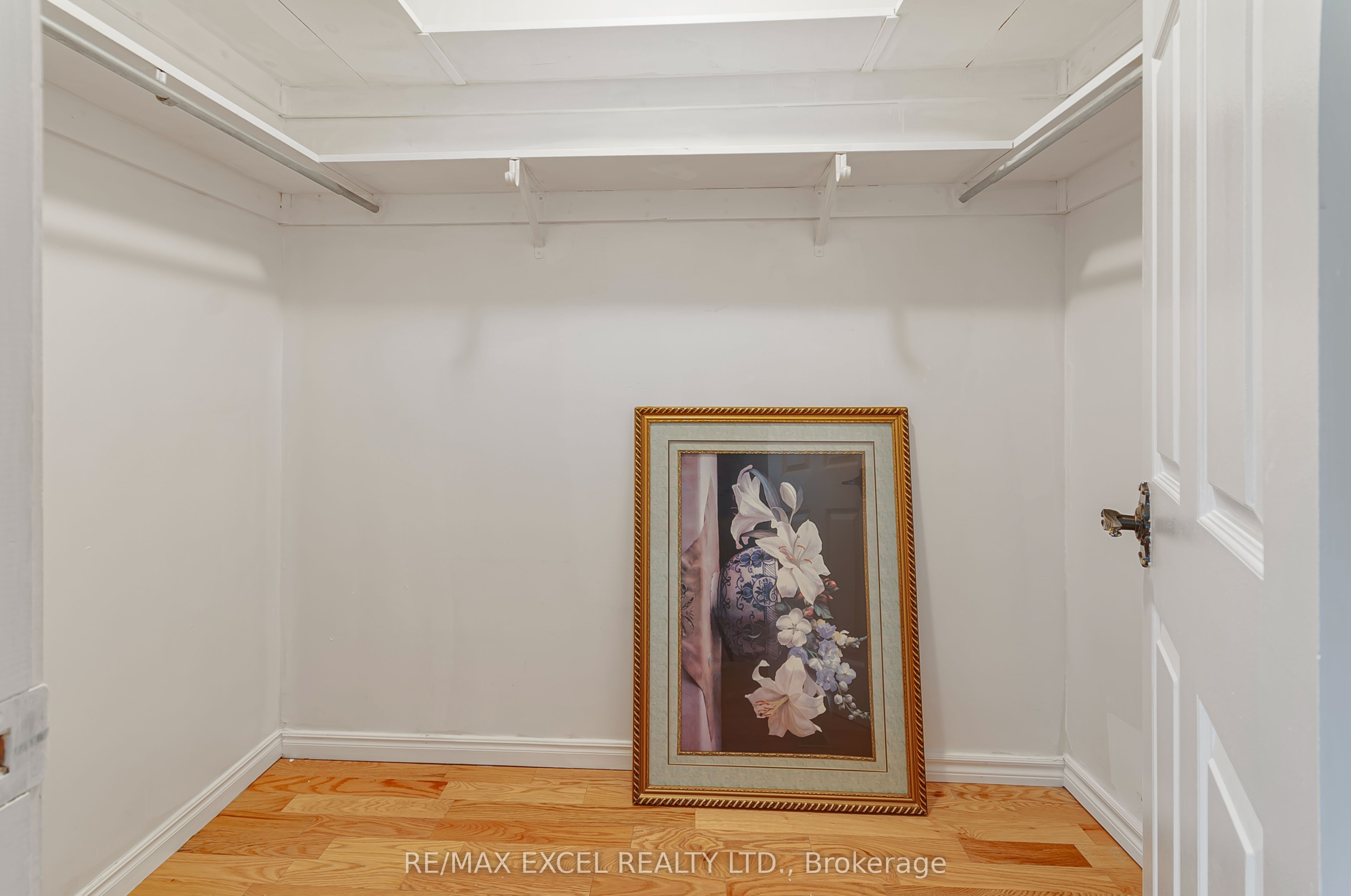 218 Angeline Street N Property Photo 11