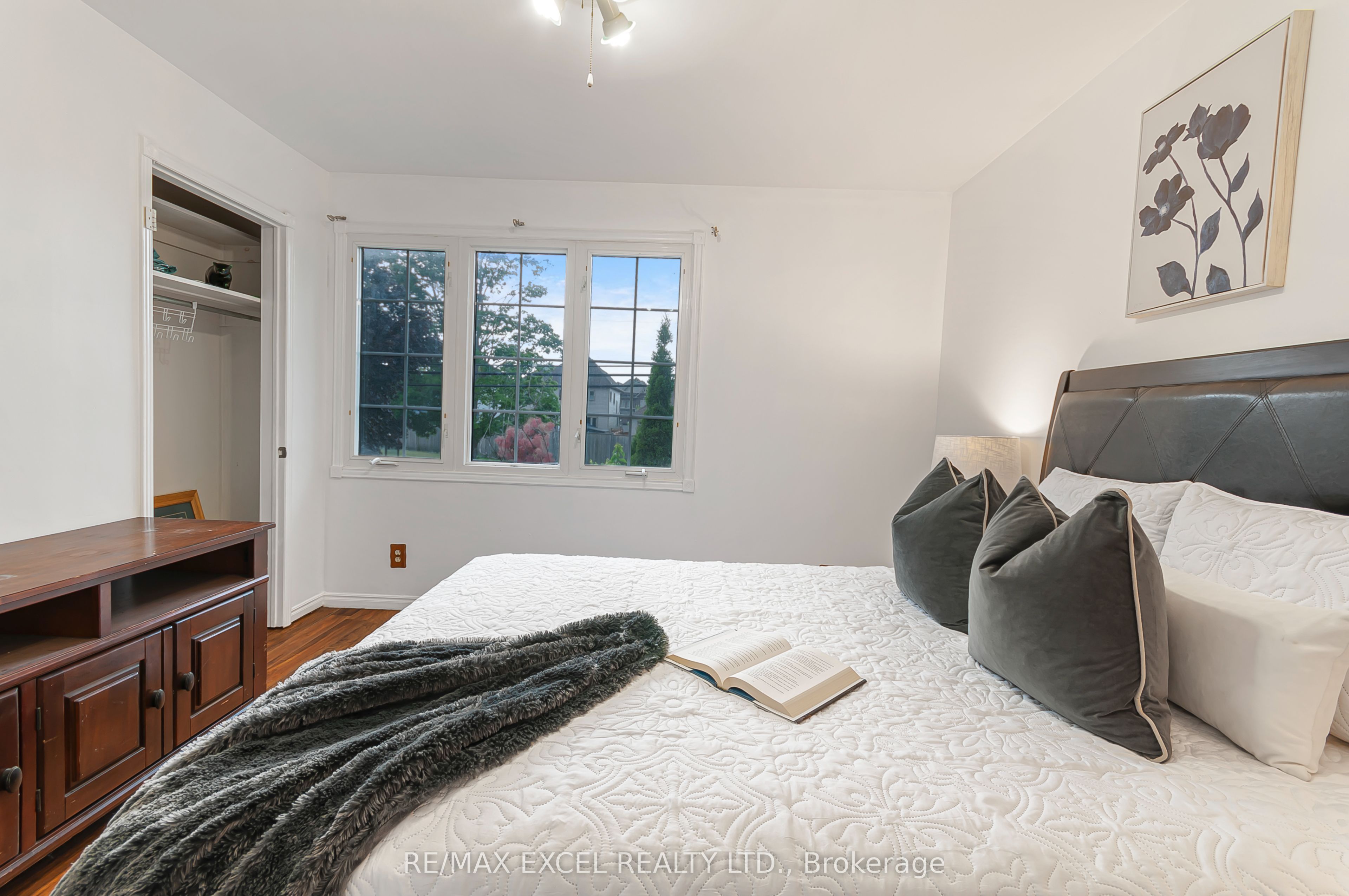218 Angeline Street N Property Photo 17