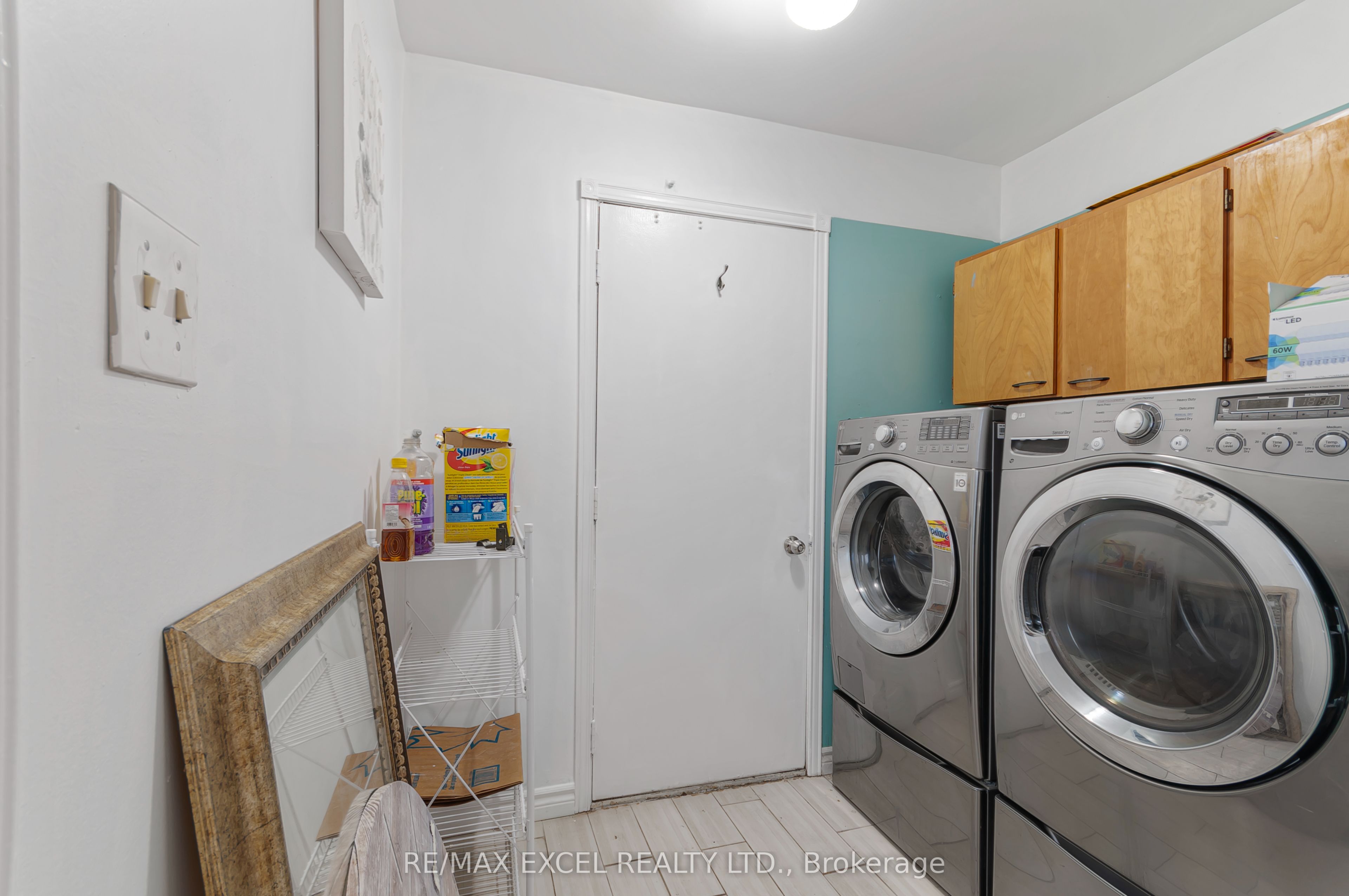 218 Angeline Street N Property Photo 33