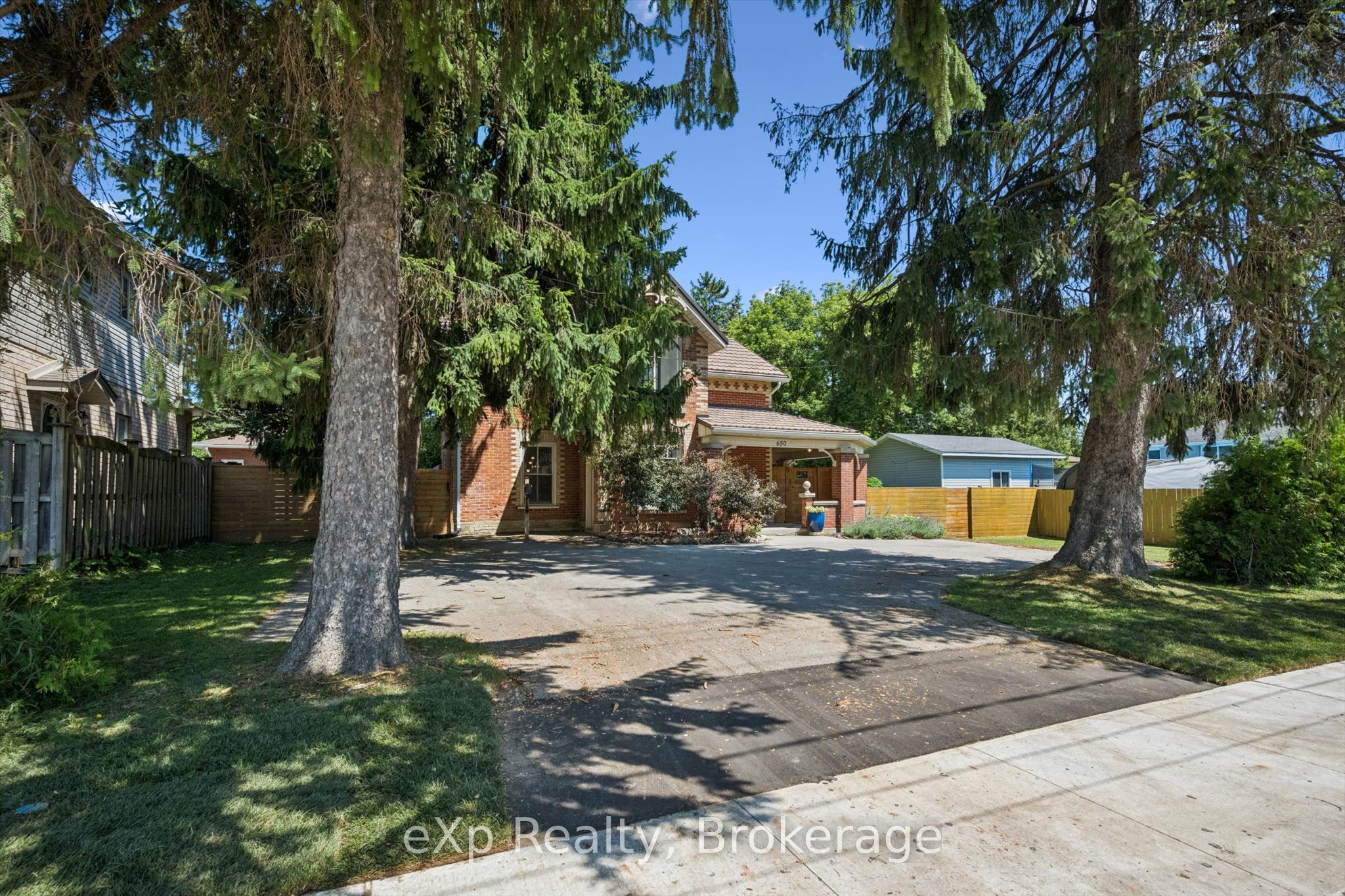 650 St David St Property Photo 2