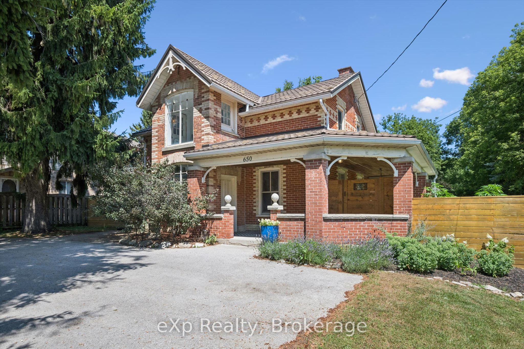 650 St David St Property Photo 3