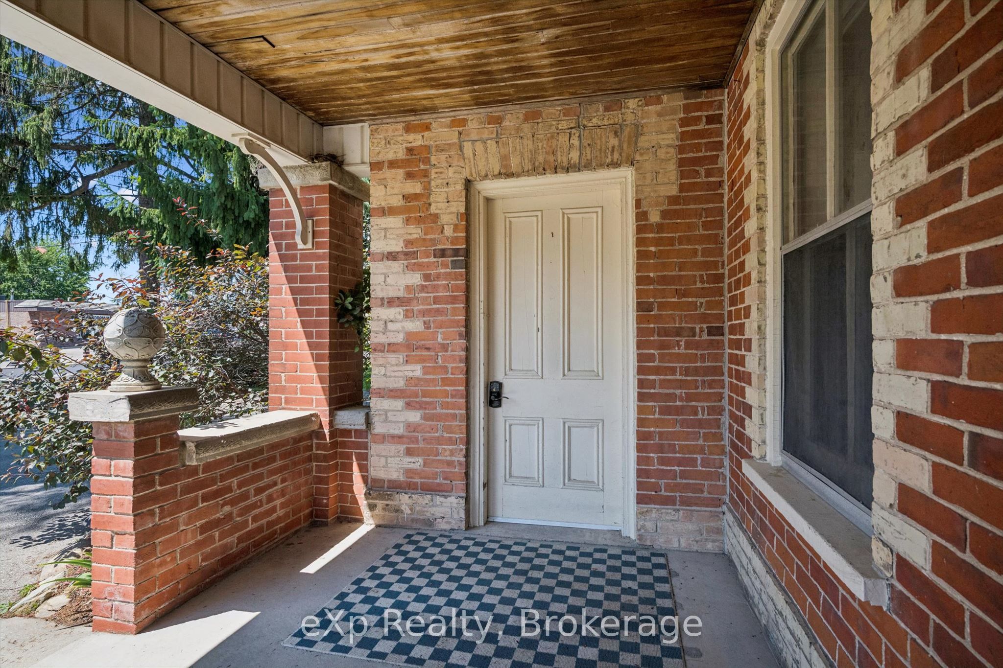 650 St David St Property Photo 4