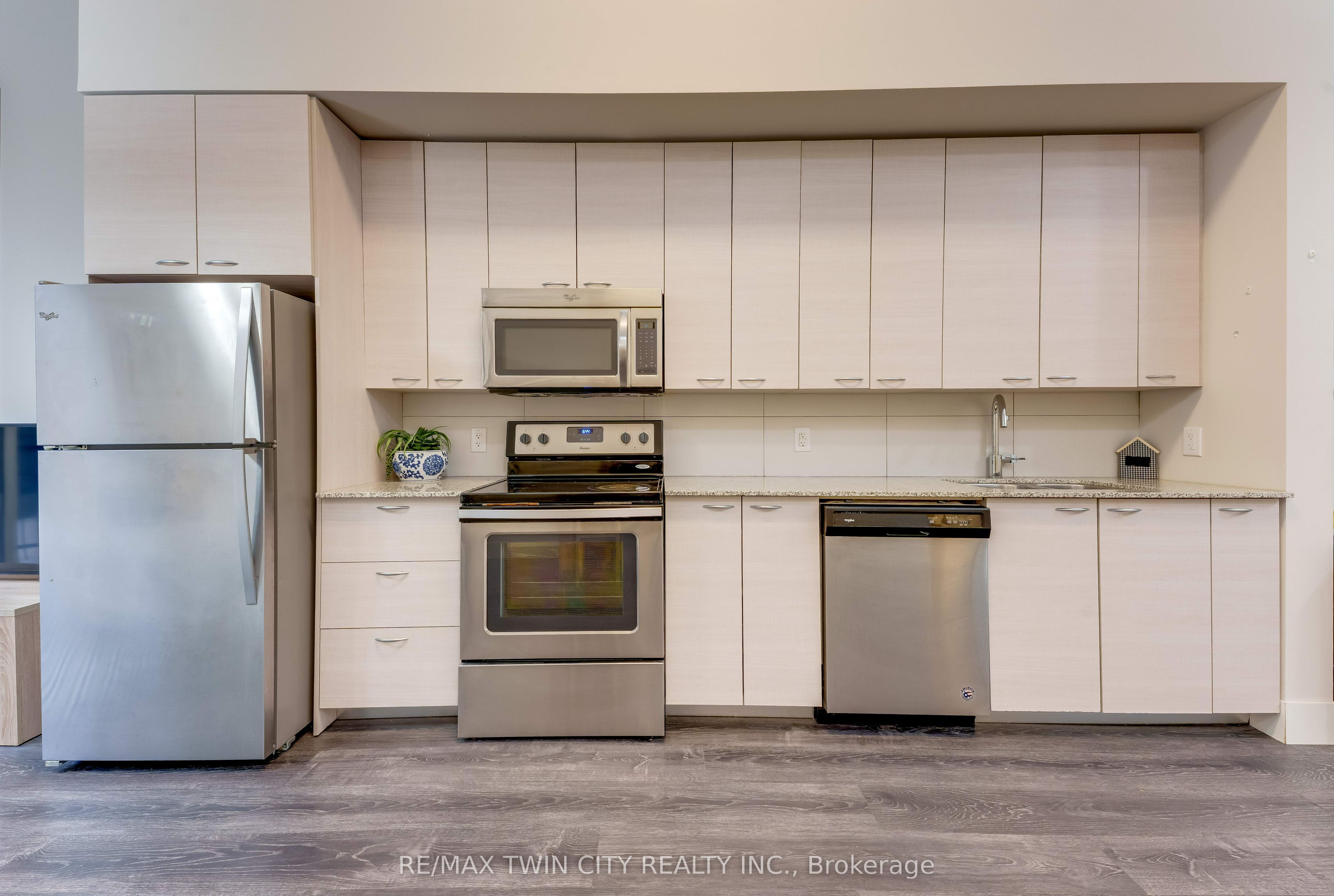 253 Albert Street 103 Property Photo 7